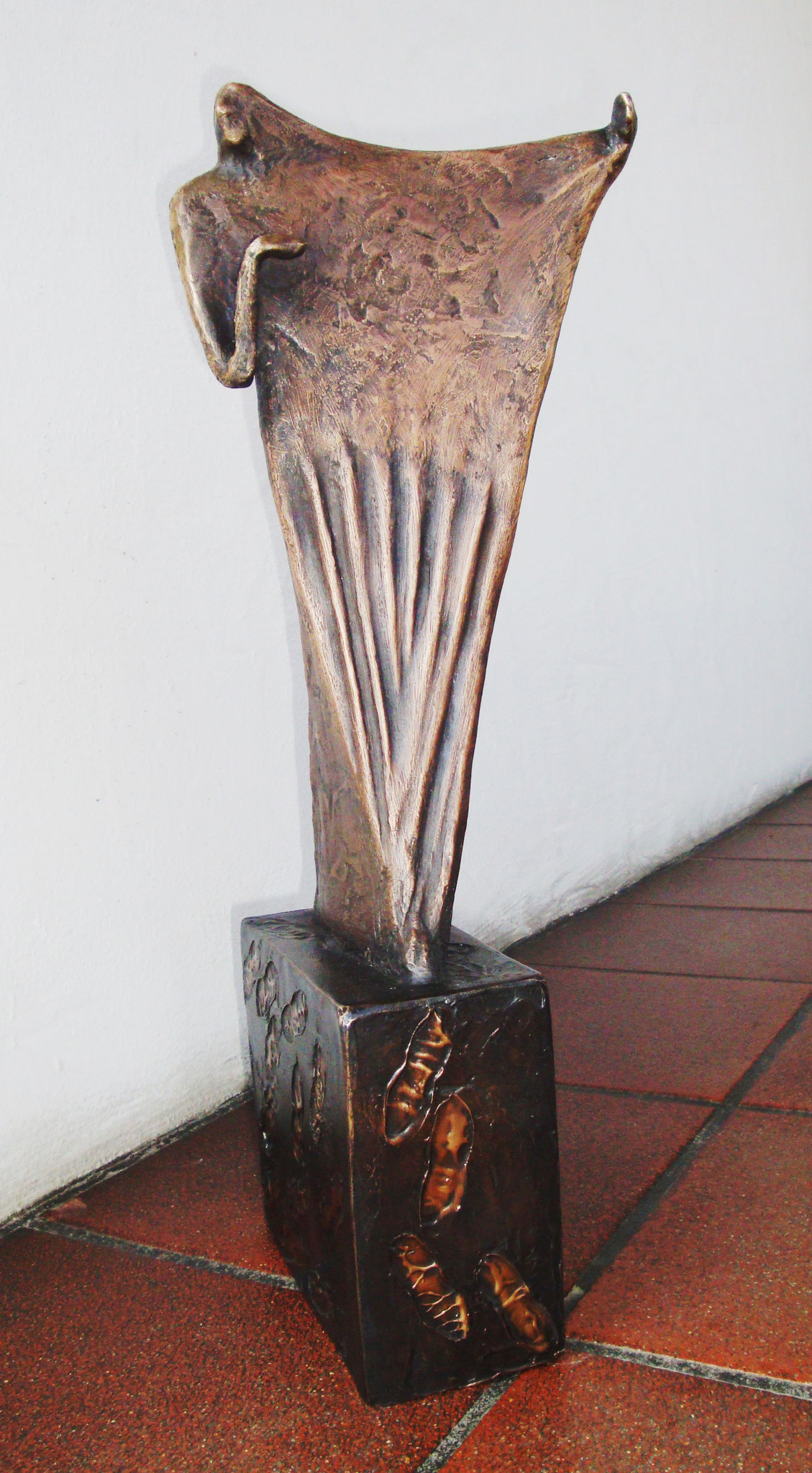 "Verhüllte Schritte" - Bronze - 19x58x24 cm