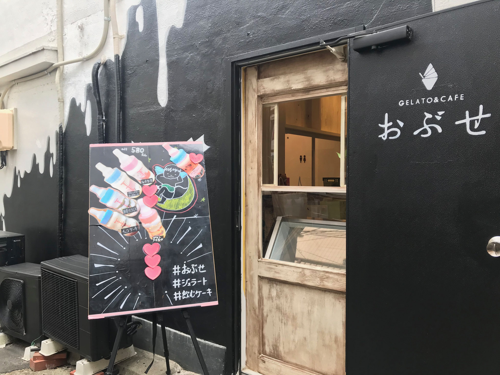 文殊小路の南口入ってすぐです