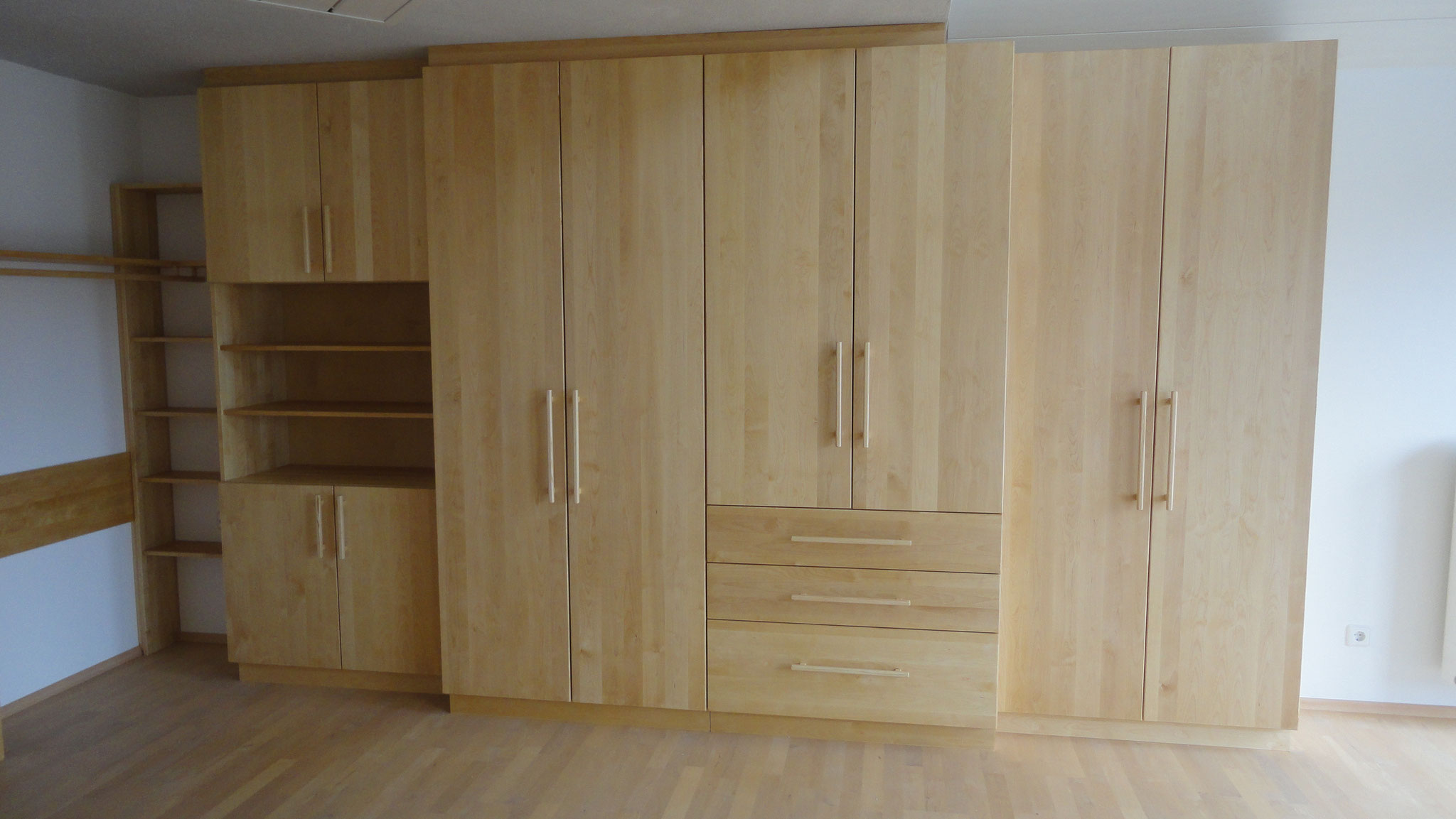 Kleiderschrank