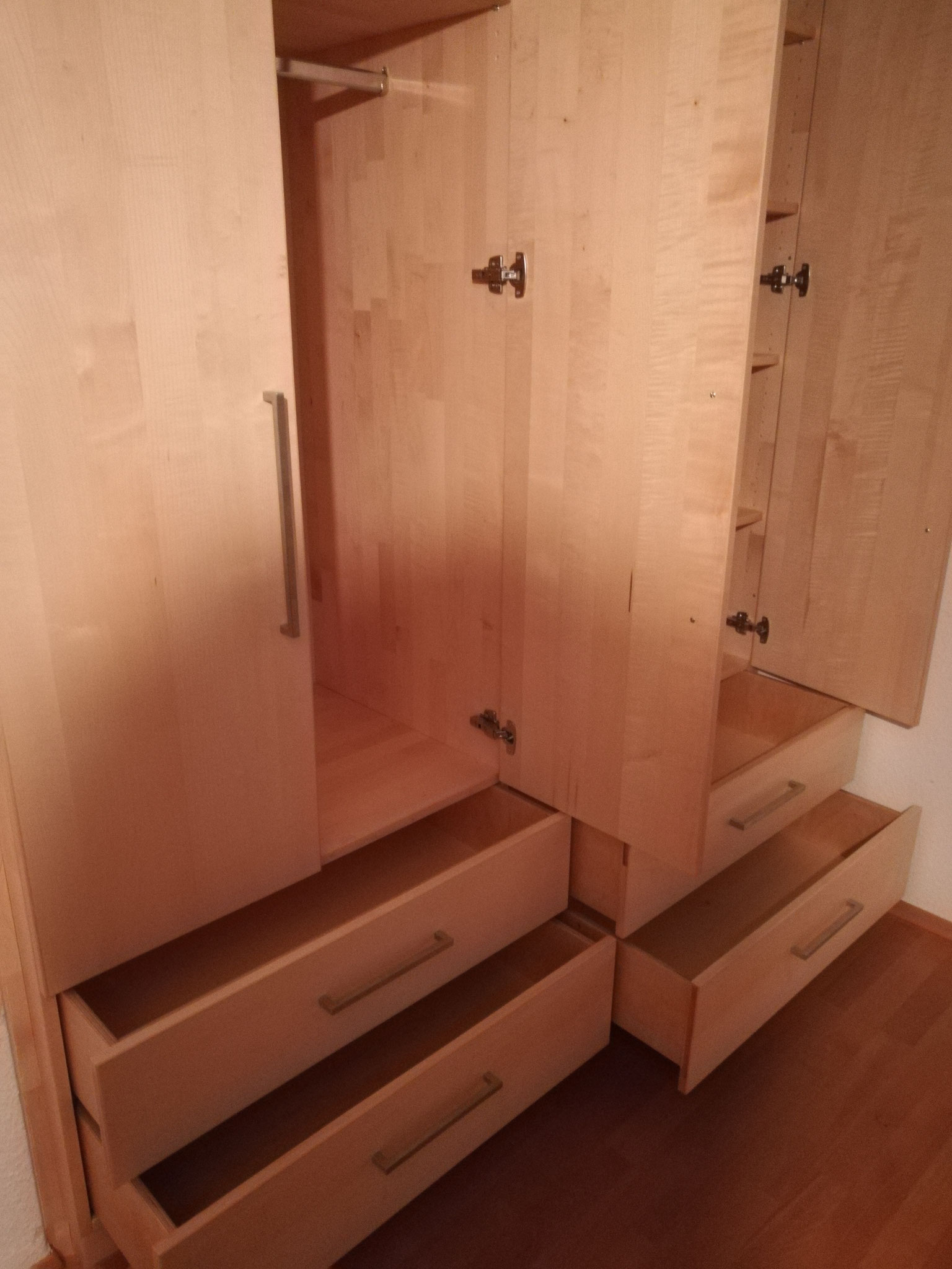 Kleiderschrank / Ahorn