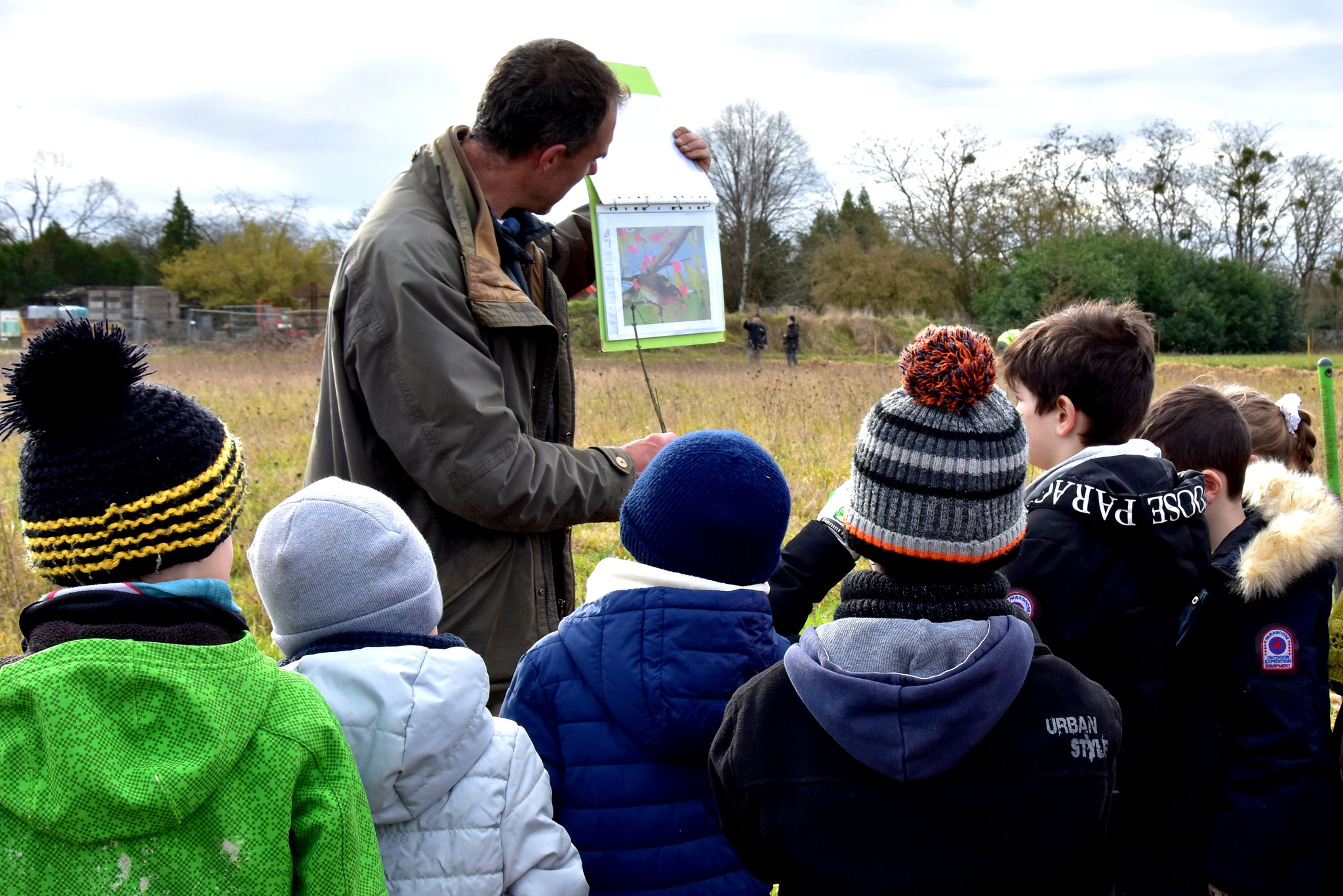 Luciole-paysage_Participation_explication-enfants-biodiversité