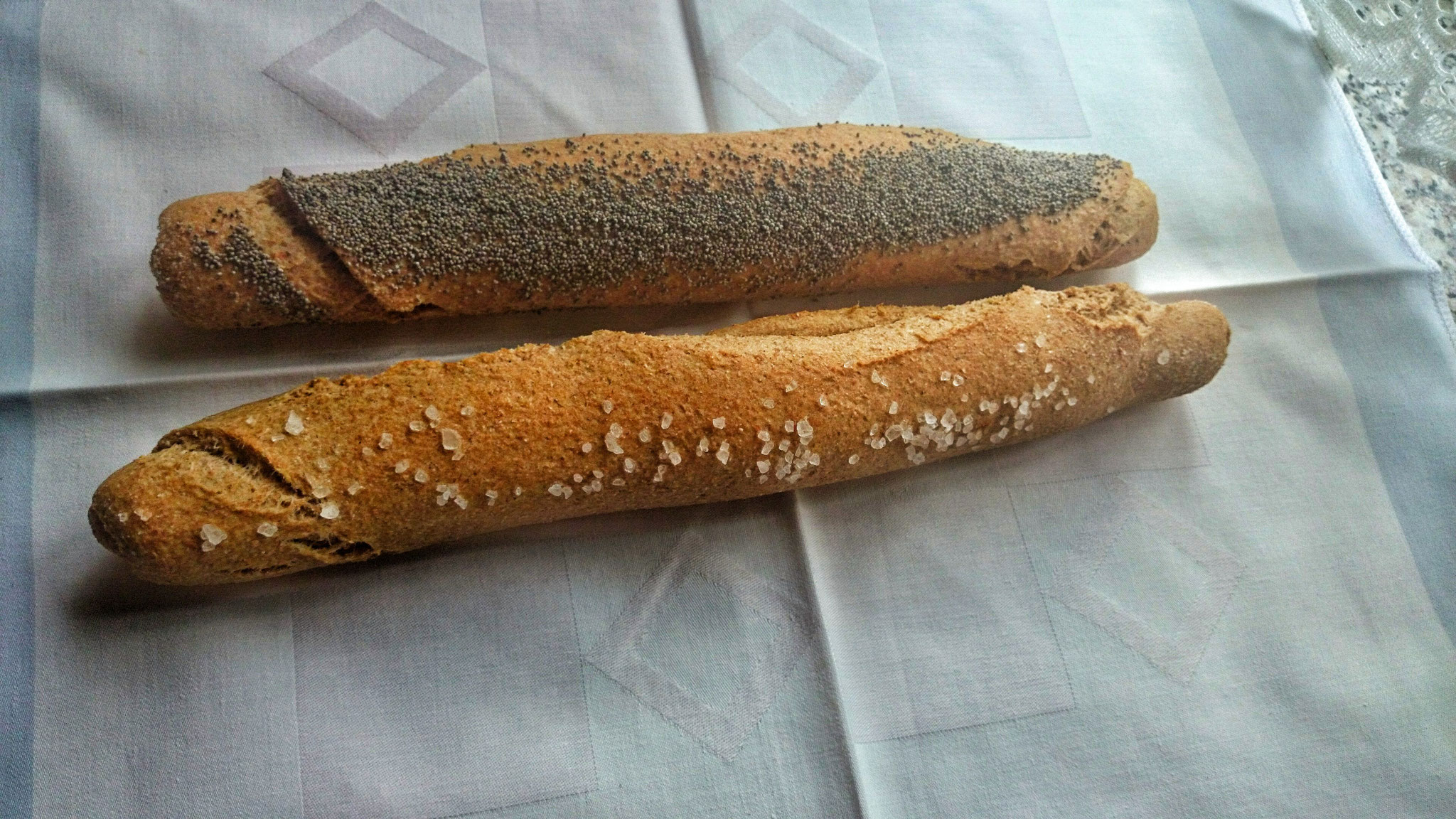 Dinkel-Salz- und Mohnstangerl