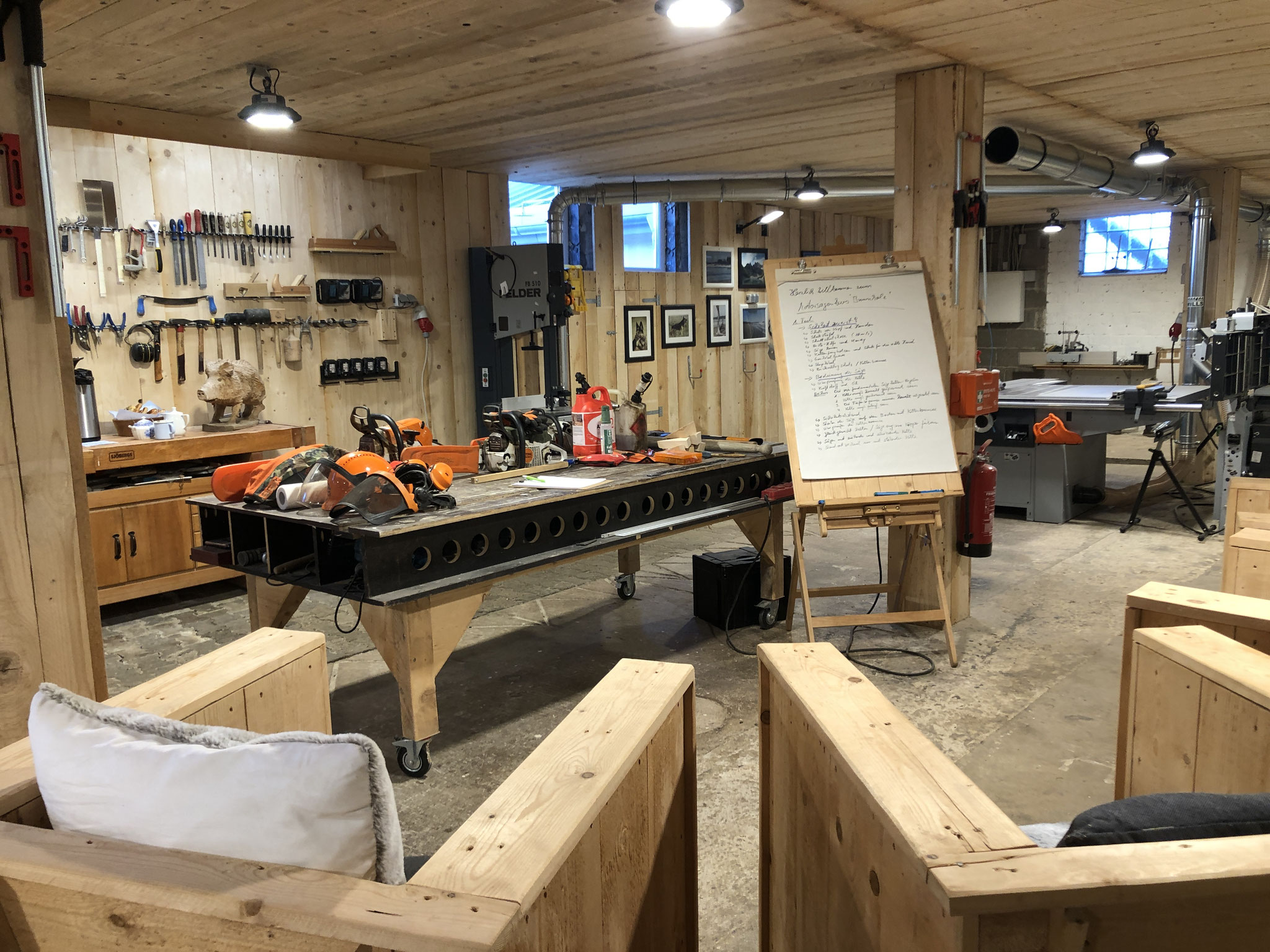 Holzwerkstatt: Brennholzschein, Kettensägenkurs, Holzbau