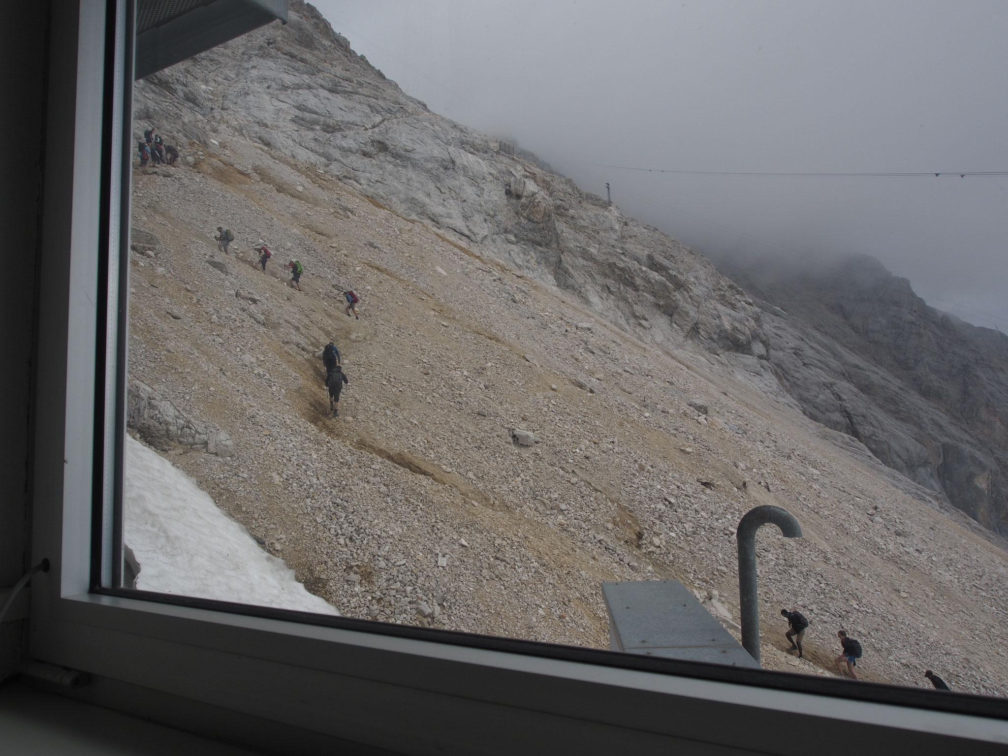 Blick auf den Wanderweg zur Zugspitze, den wir eine Woche davor gegangen sind