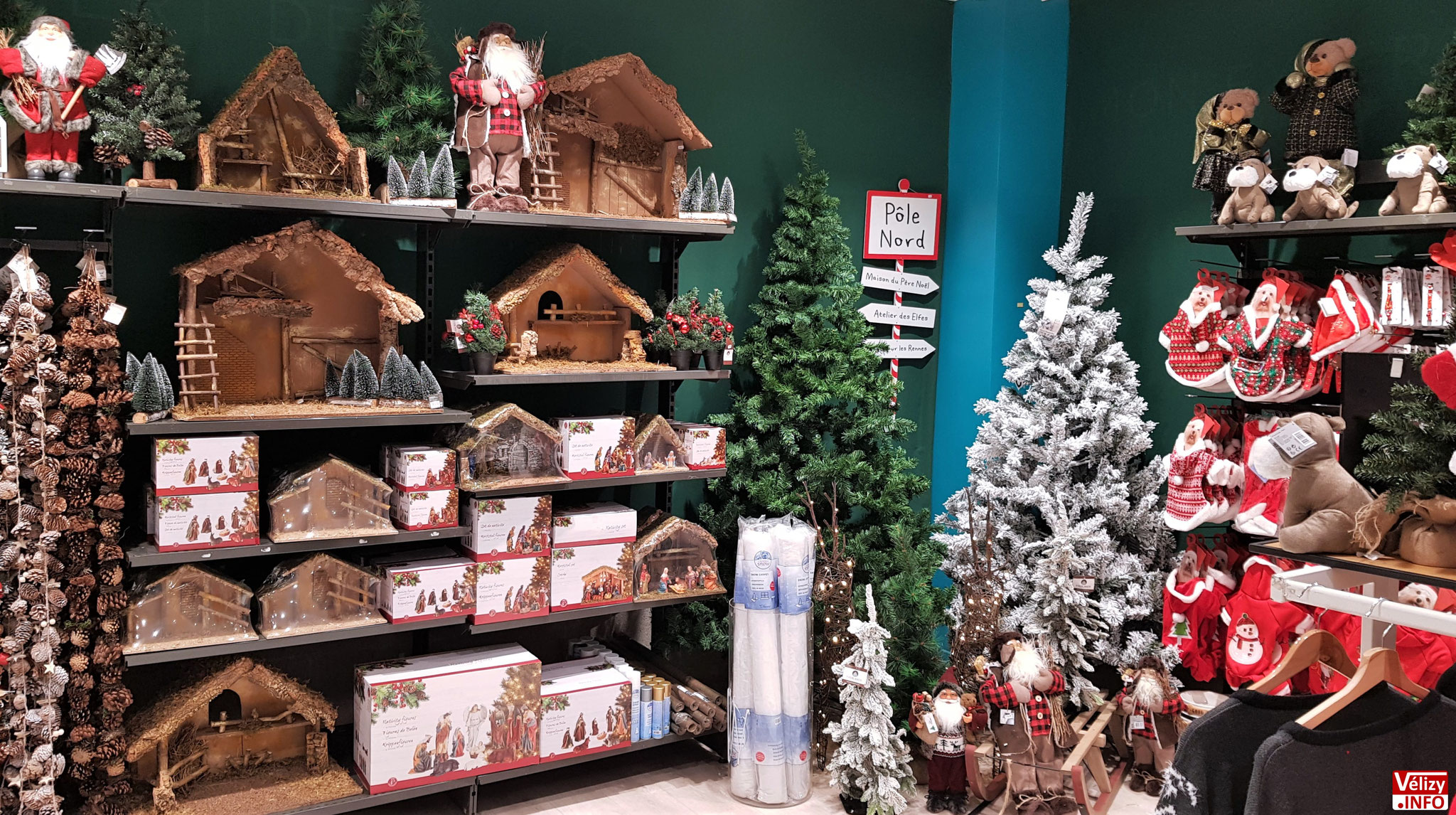 Des crèches dans le magasin L'Artisan de Noël du centre commercial Westfield Vélizy 2.