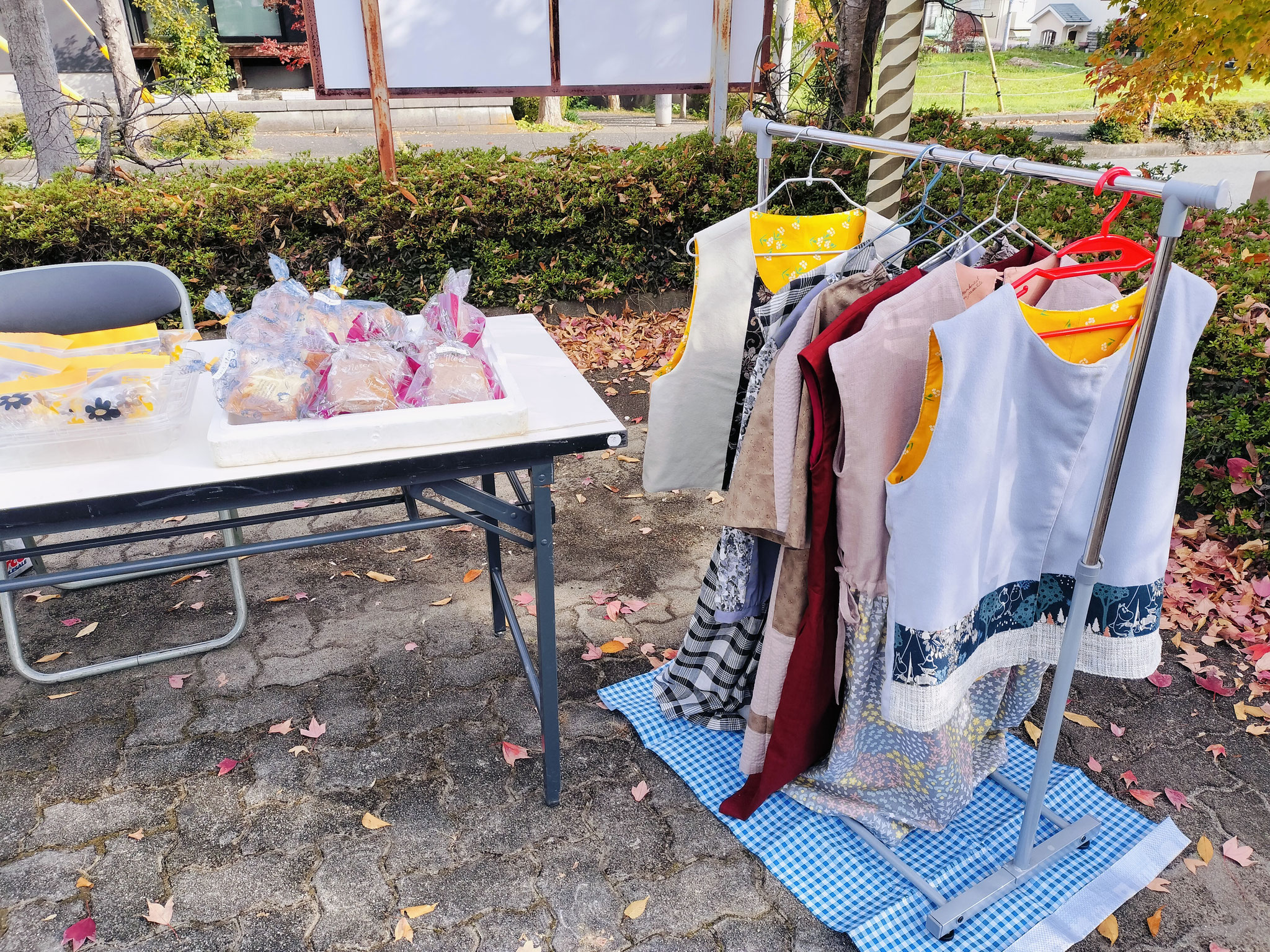 お菓子、お洋服、アクセサリー