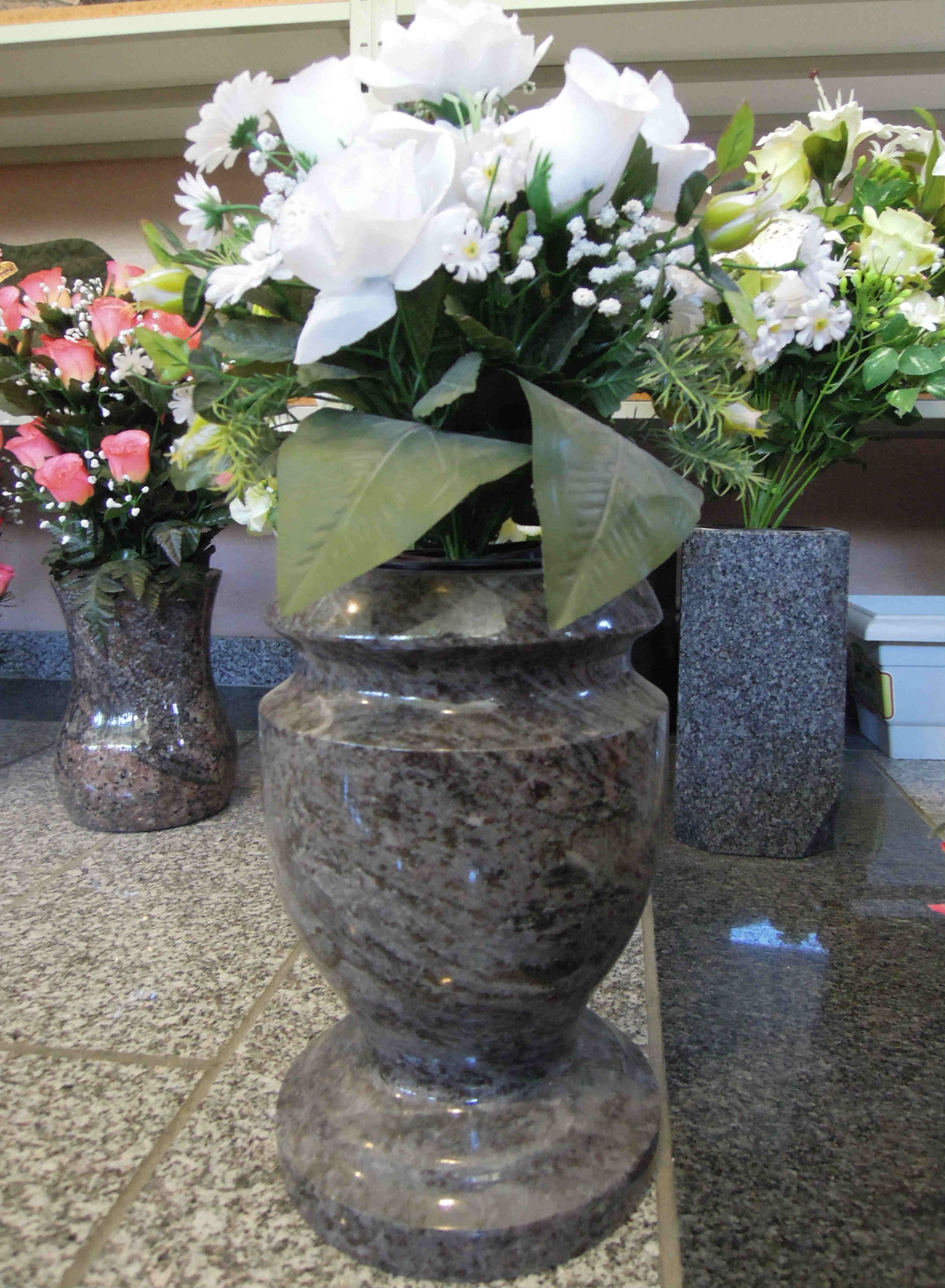 Vase funéraire en granit