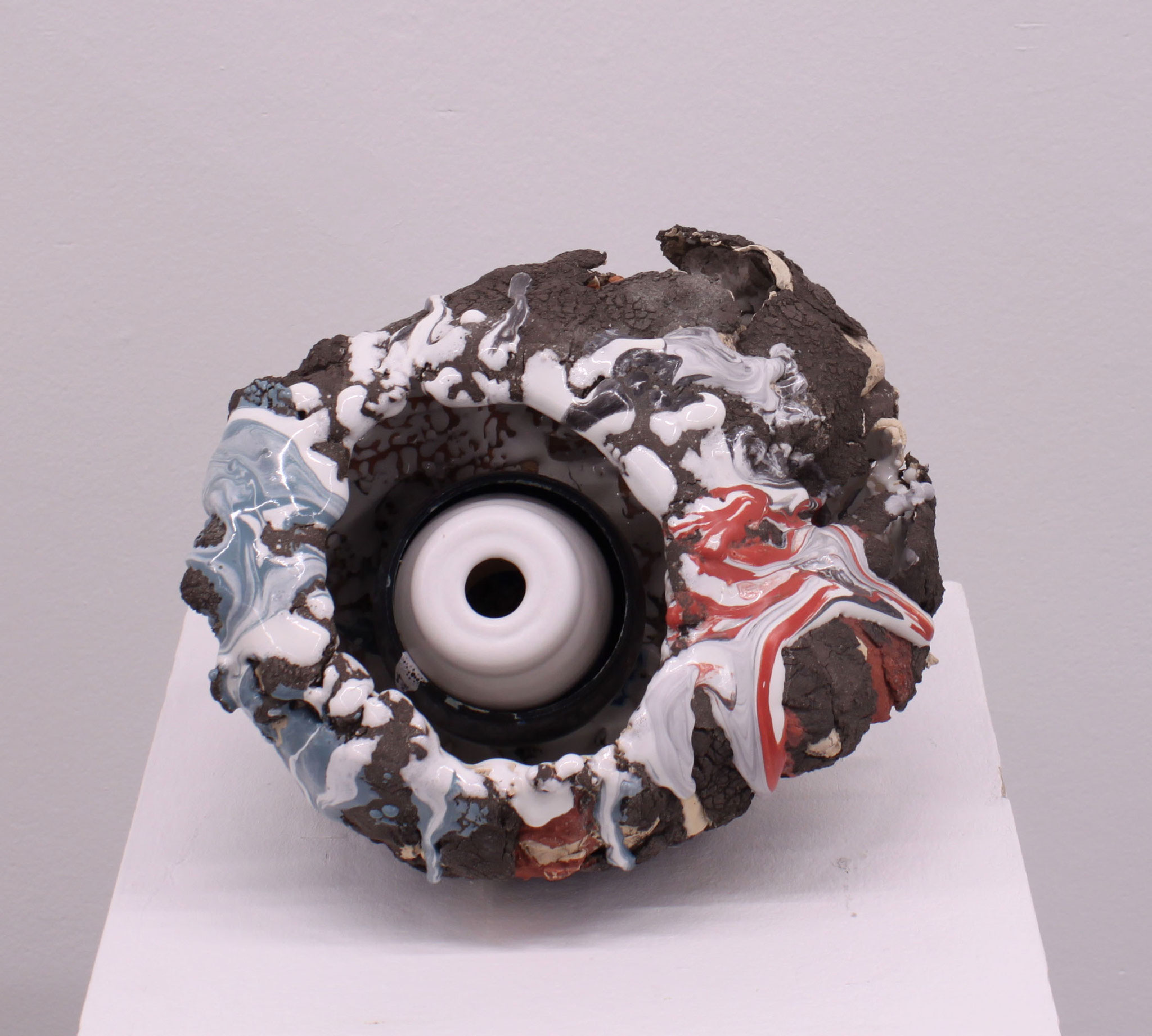 Thomas Marseiler, "Dental Eleven", Keramik glasiert, 45 x 30 cm