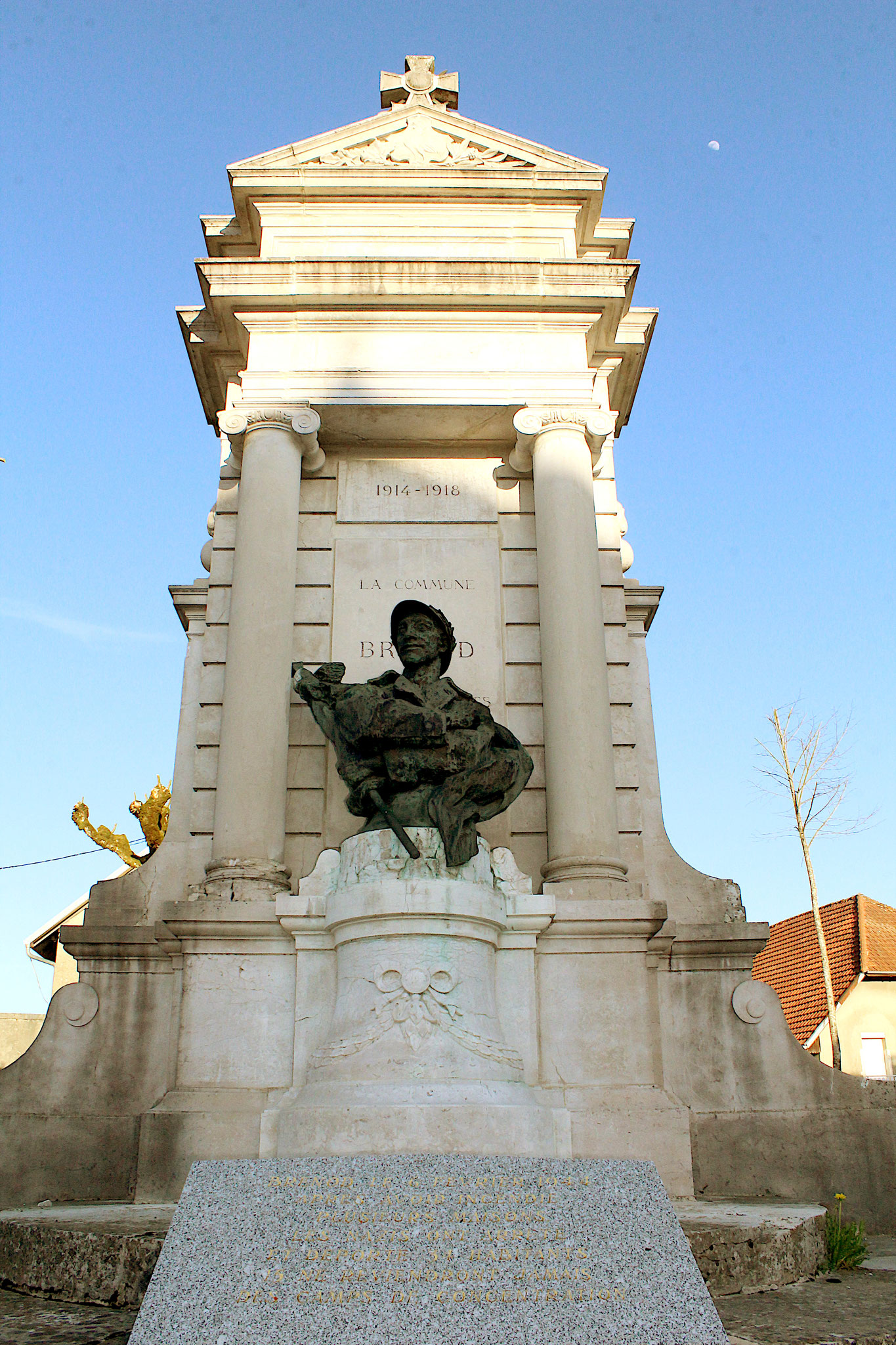 Détail du Monument aux Morts de Brénod