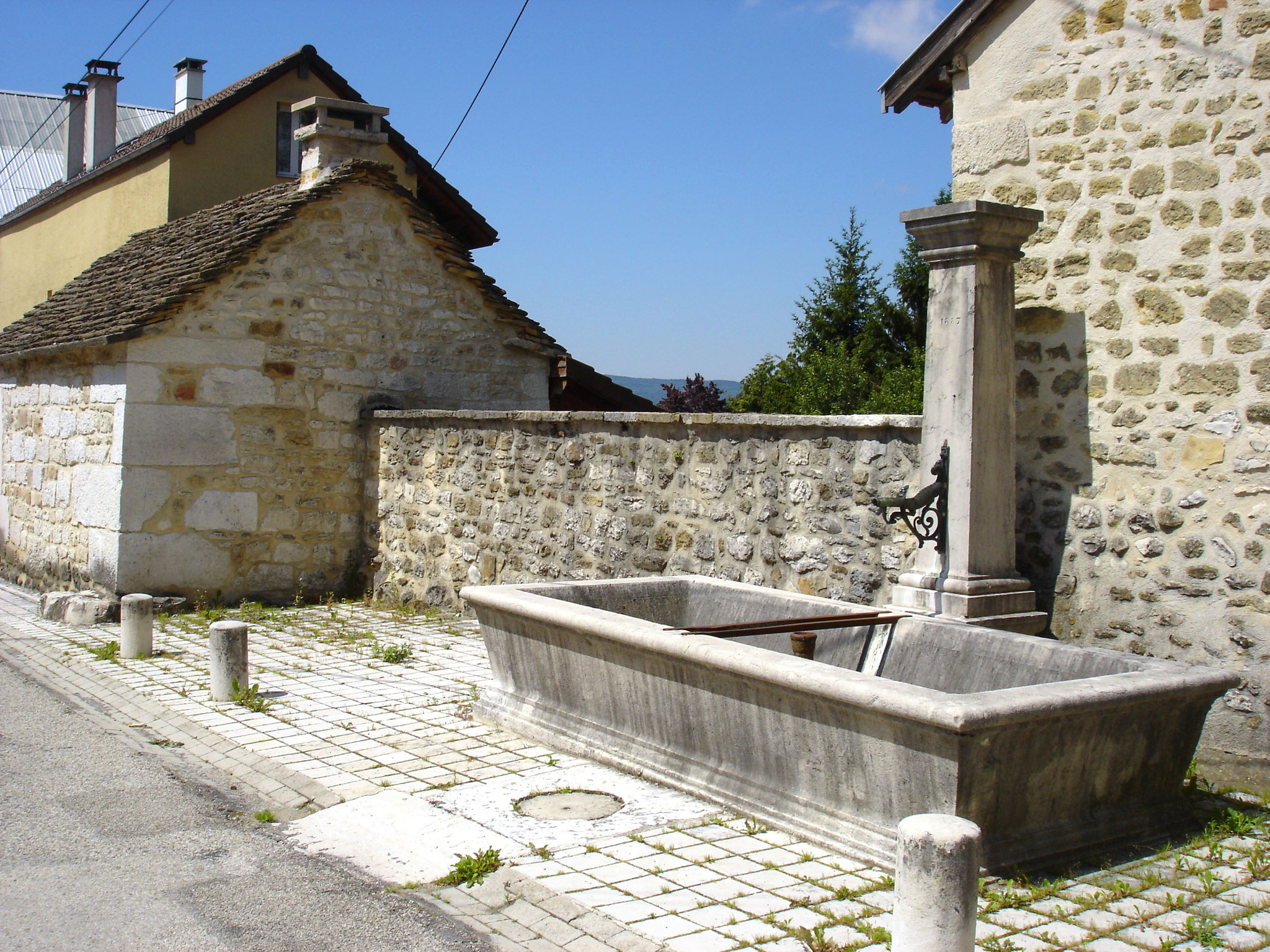 Fontaine de la rue de Tenay (Hauteville)