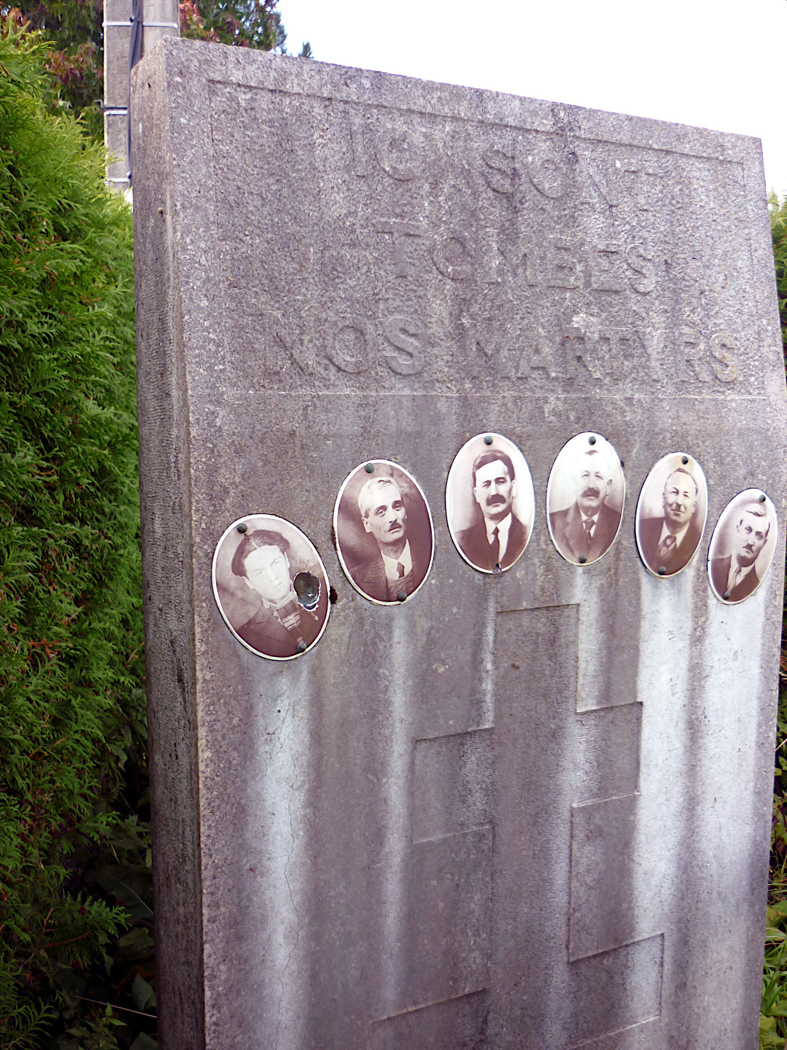 Stèle érigée sur le lieu d'éxécution des habitants  de Corlier dont le maire le 8 février 1944 (opération Caporal)