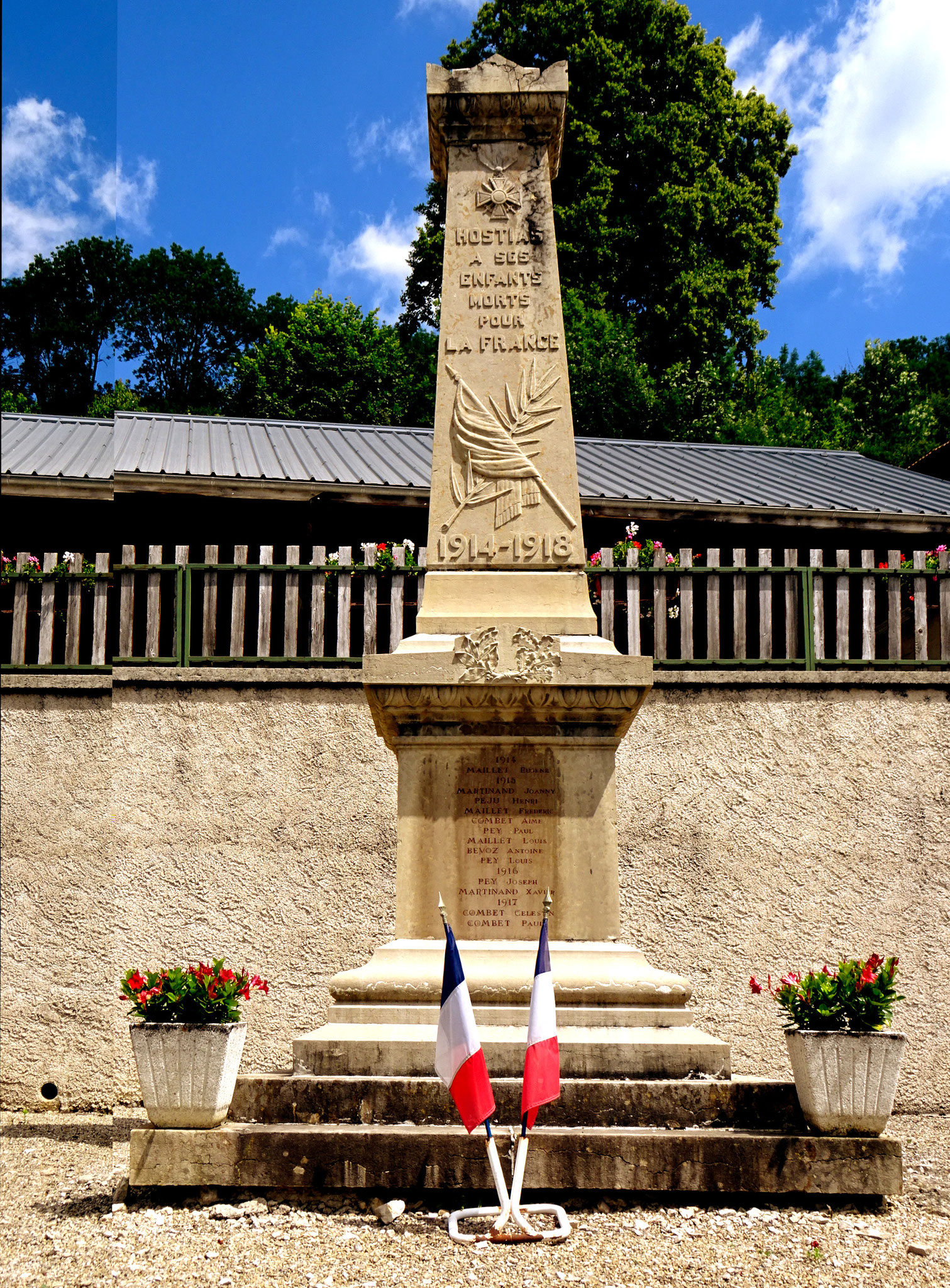 Monument aux Morts d'Hostiaz