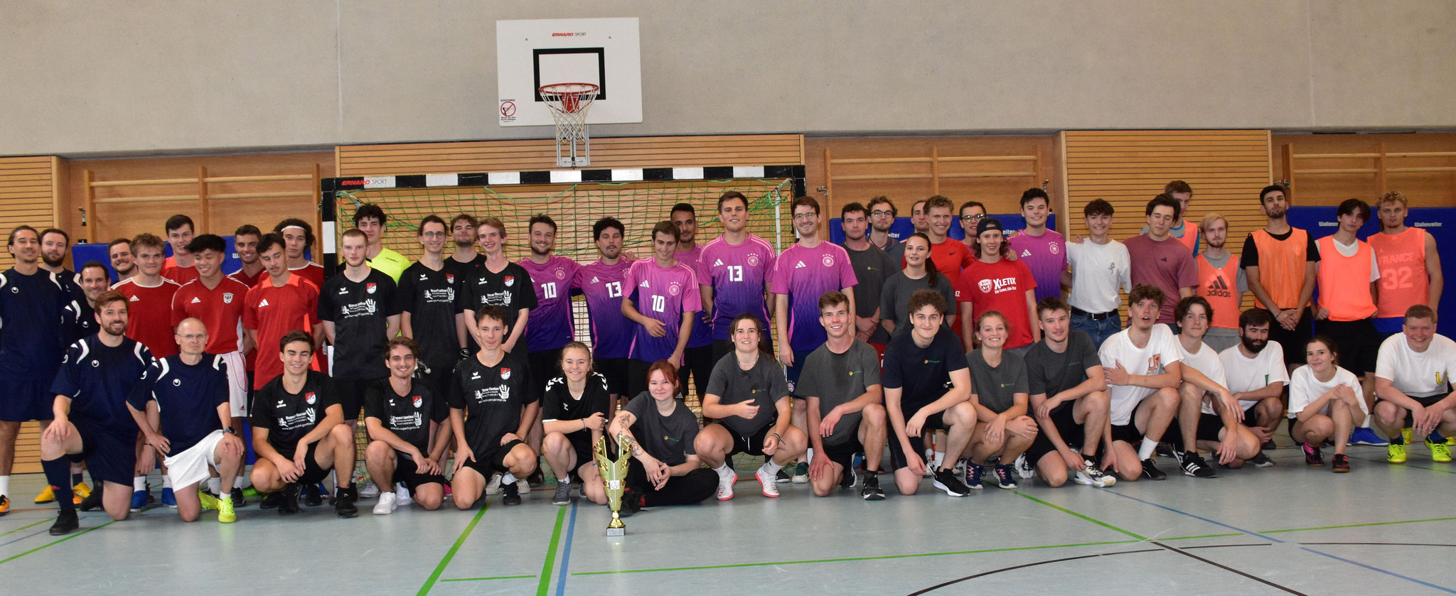 1. Ehemaligen Fußball-Turnier
