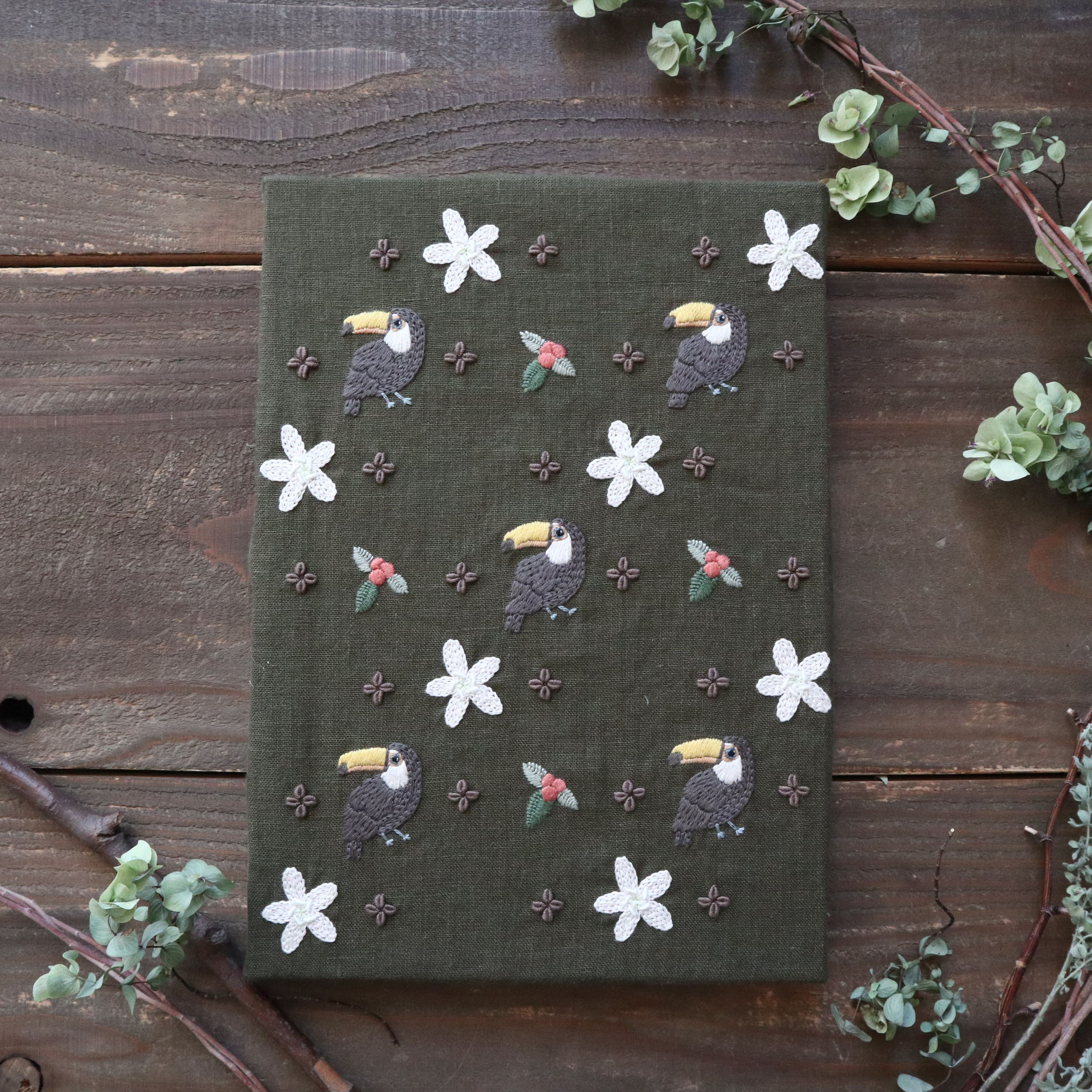 Chicchiの刺繍 - ～布と糸で作る、小さな動物達の生活～