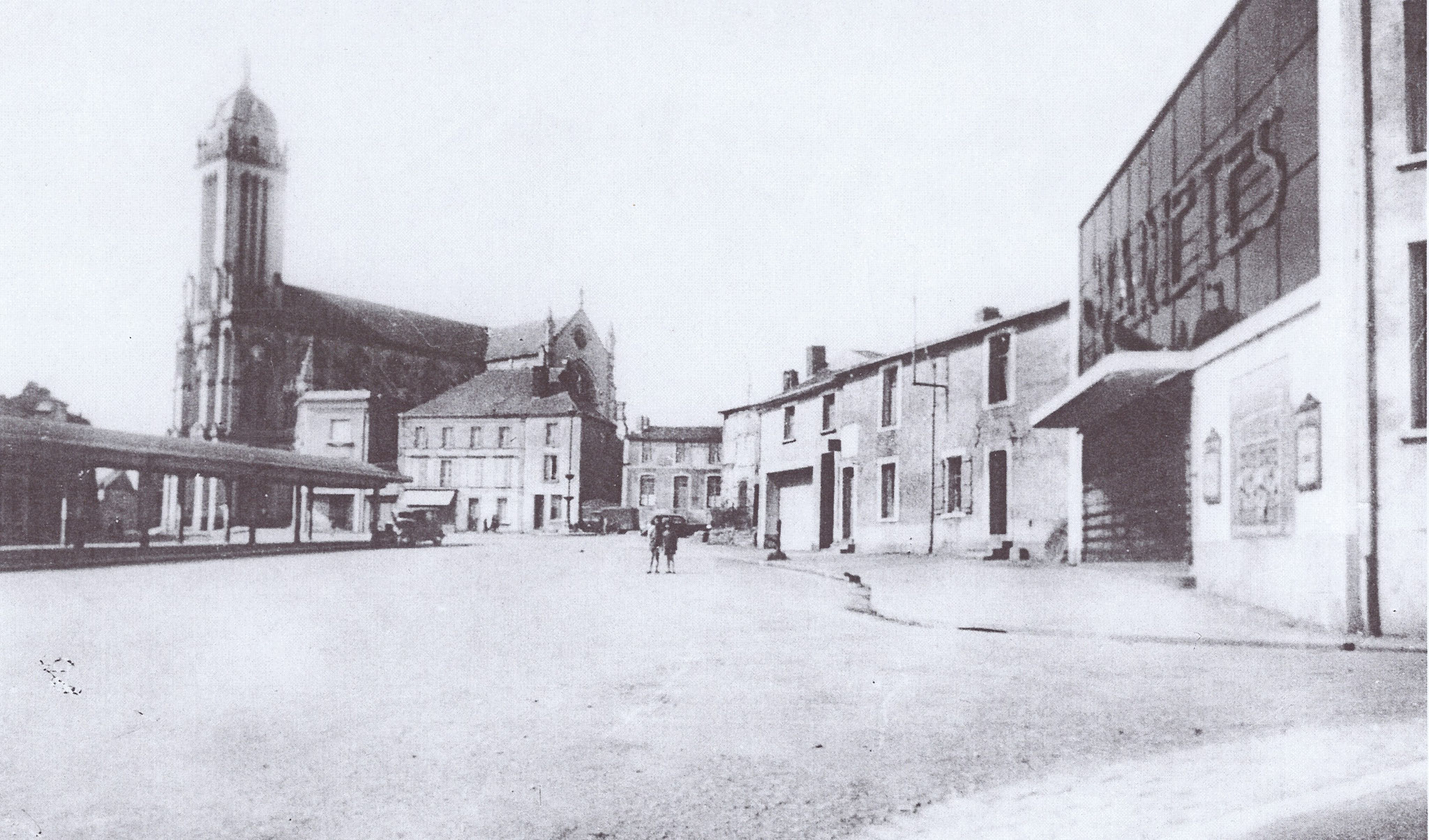 Cinéma "Les variétés" / Place Saint-Pierre
