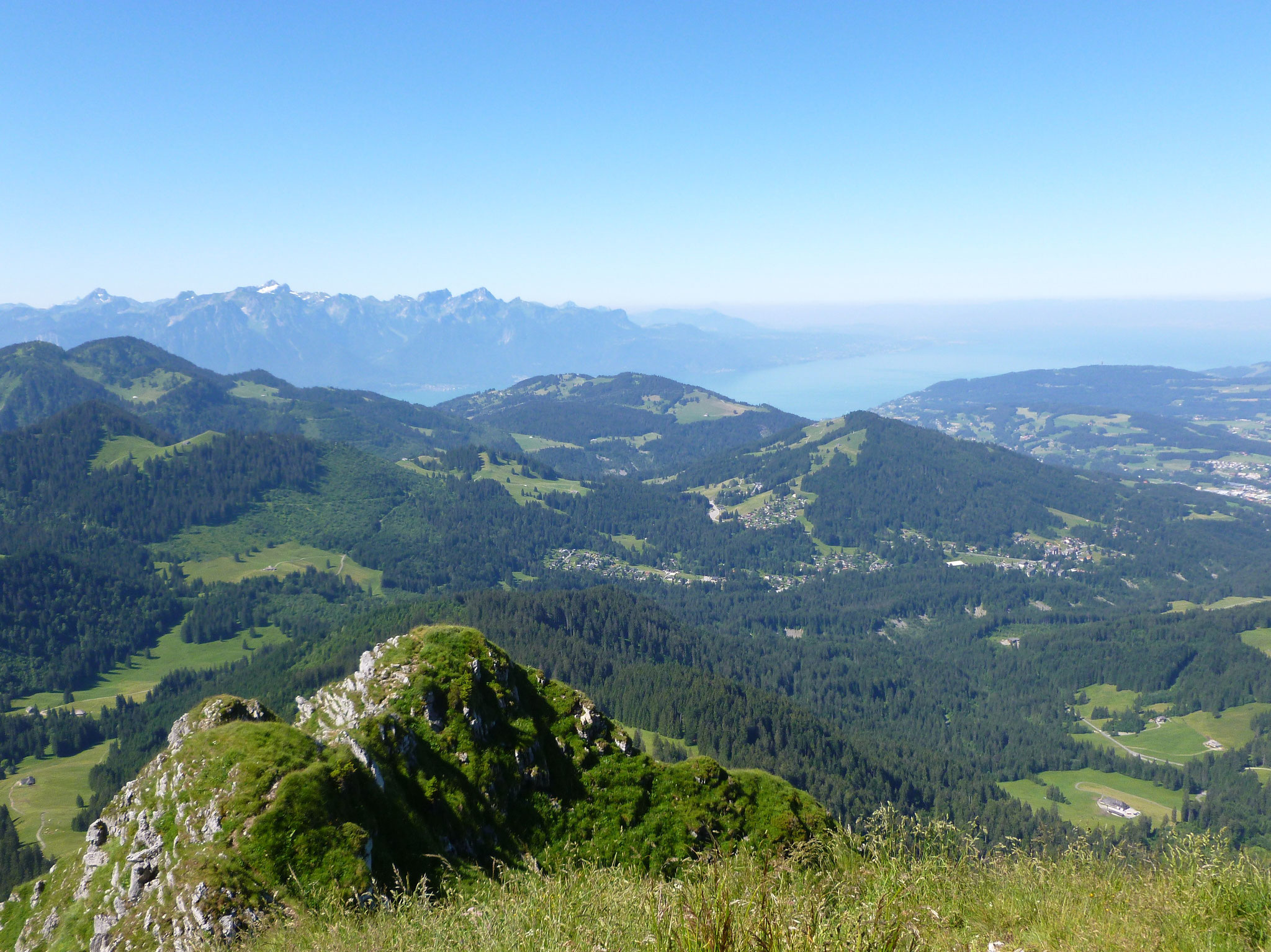 Teysachaux. Genfersee und Savoyer Alpen.