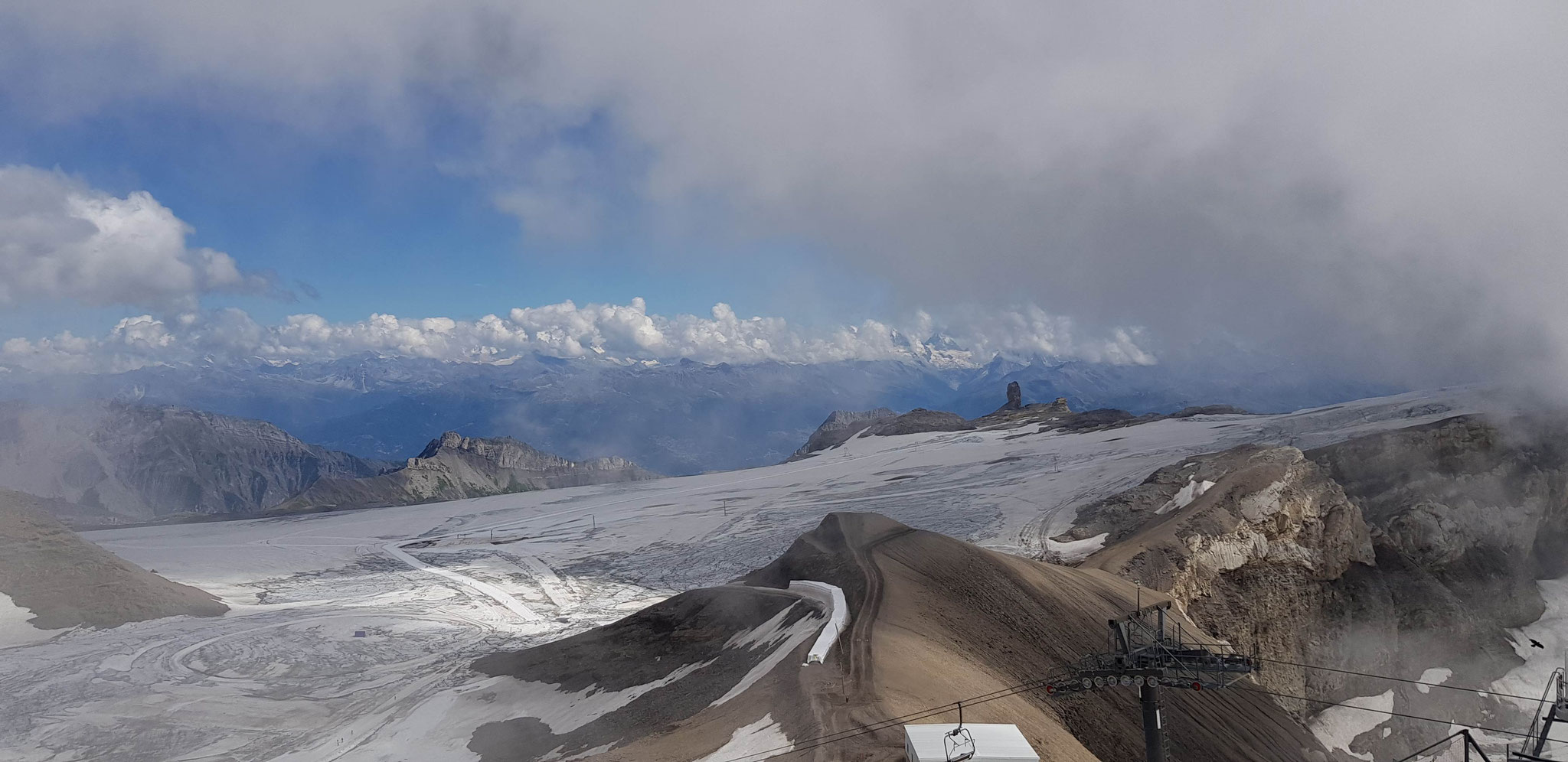 Scex Rouge: Blick über den Tsanfleuron-Gletscher ins Wallis.