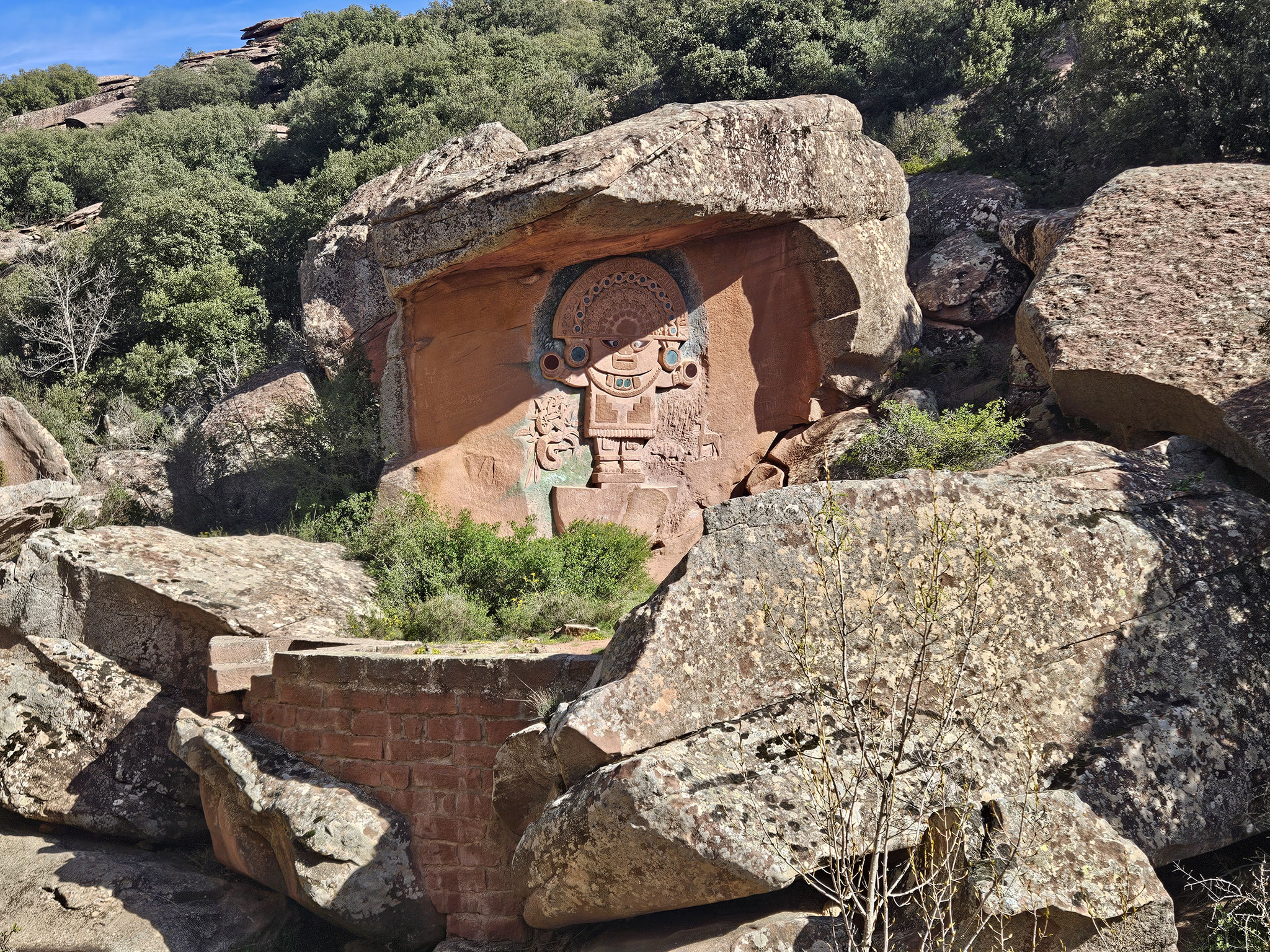Kunst in der Schlucht: Piedra del Peruano (Stein des Peruaners).