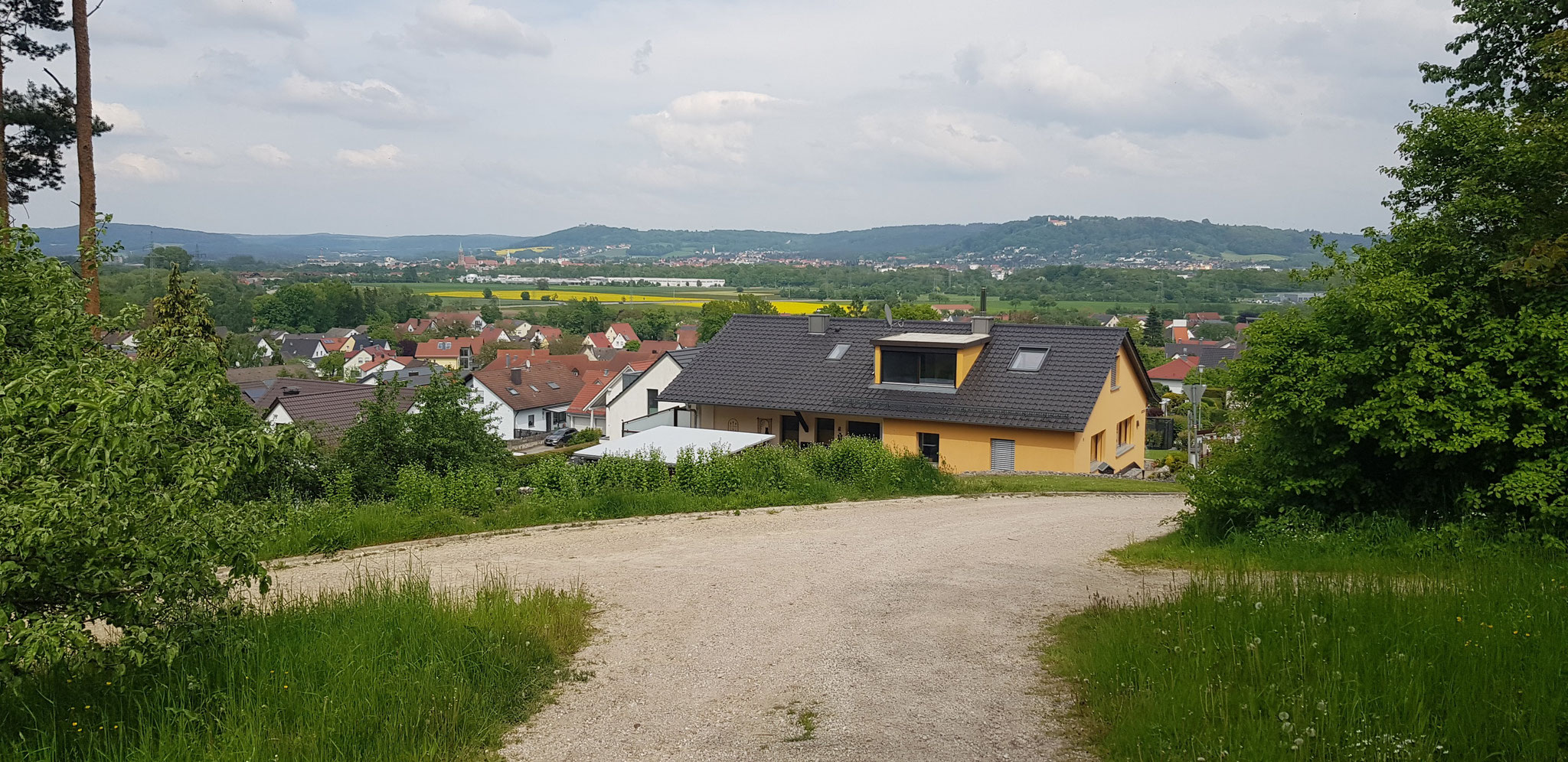 Stauf. Blick über Neumarkt zum Albtrauf.