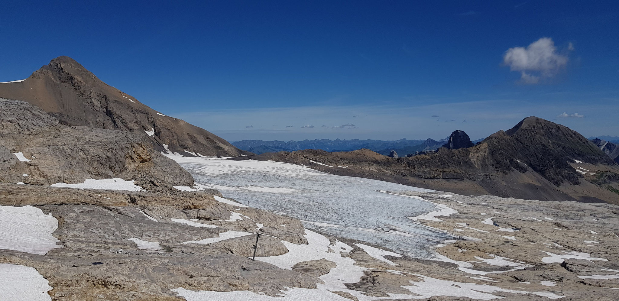 Tsanfleuron- Gletscher, Stand 2019. Oldenhorn, Oldensattel und Sanetschhorn.