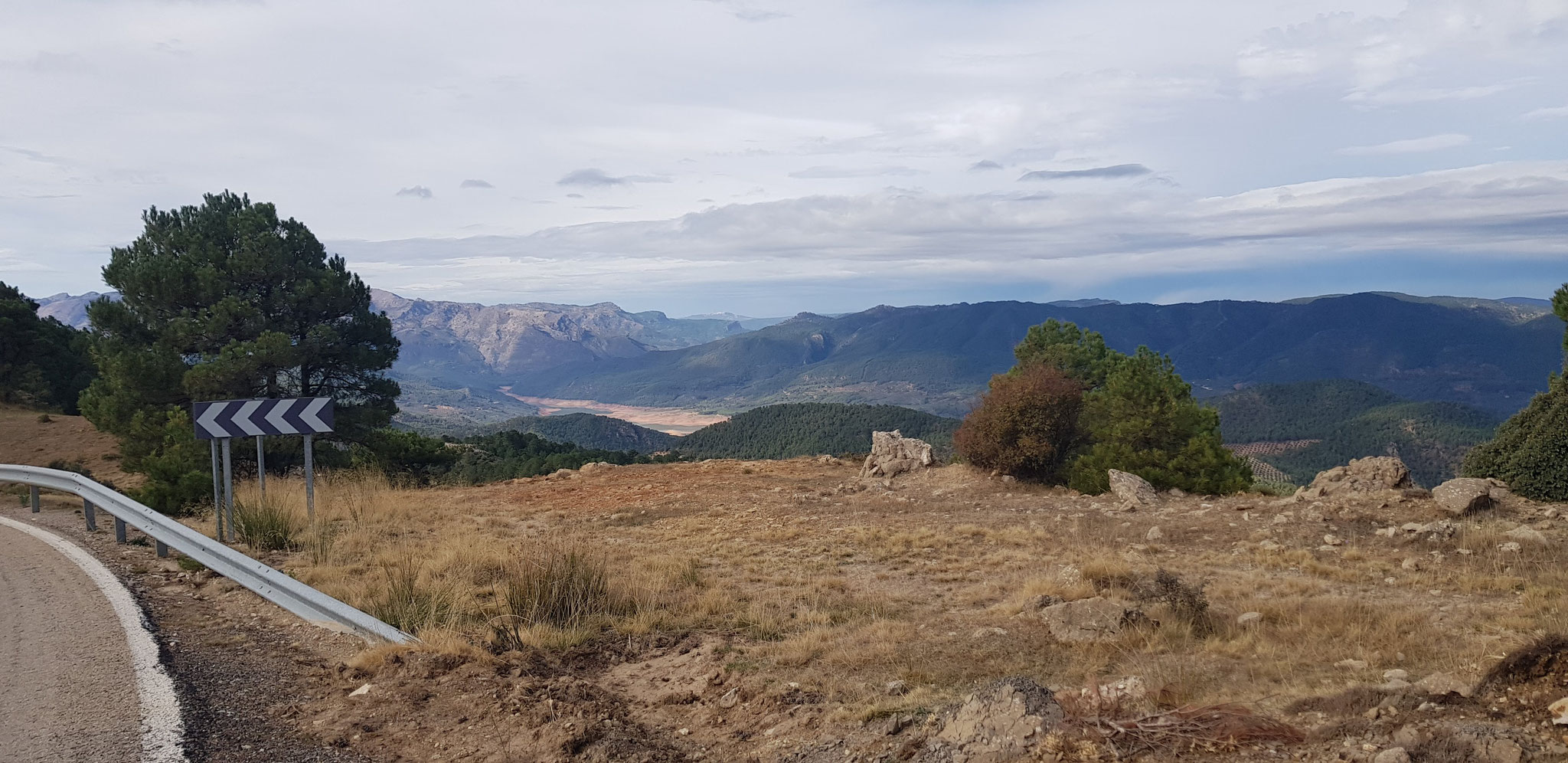 Südlicher Teil des Stausees Tranco de Beas.