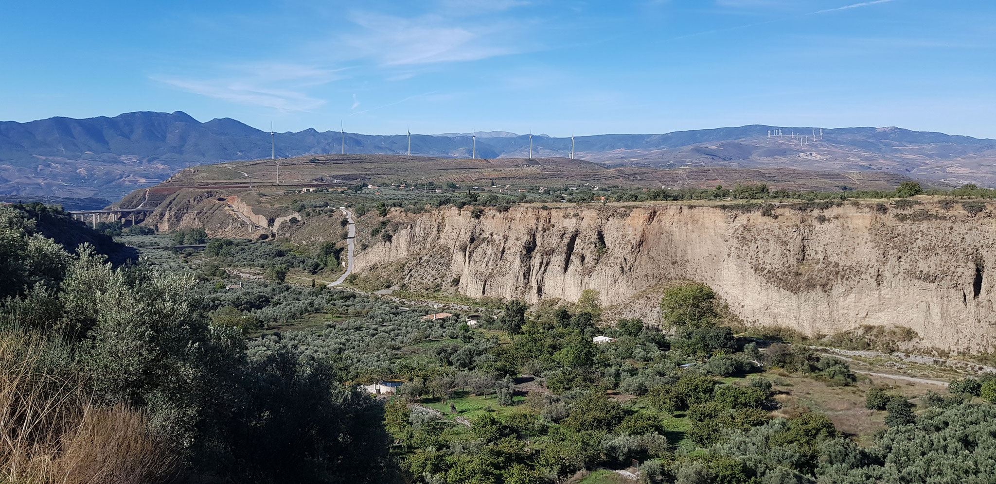 Talfurche des Torrente, Lomas de la Manteca. Blick nach Westen.