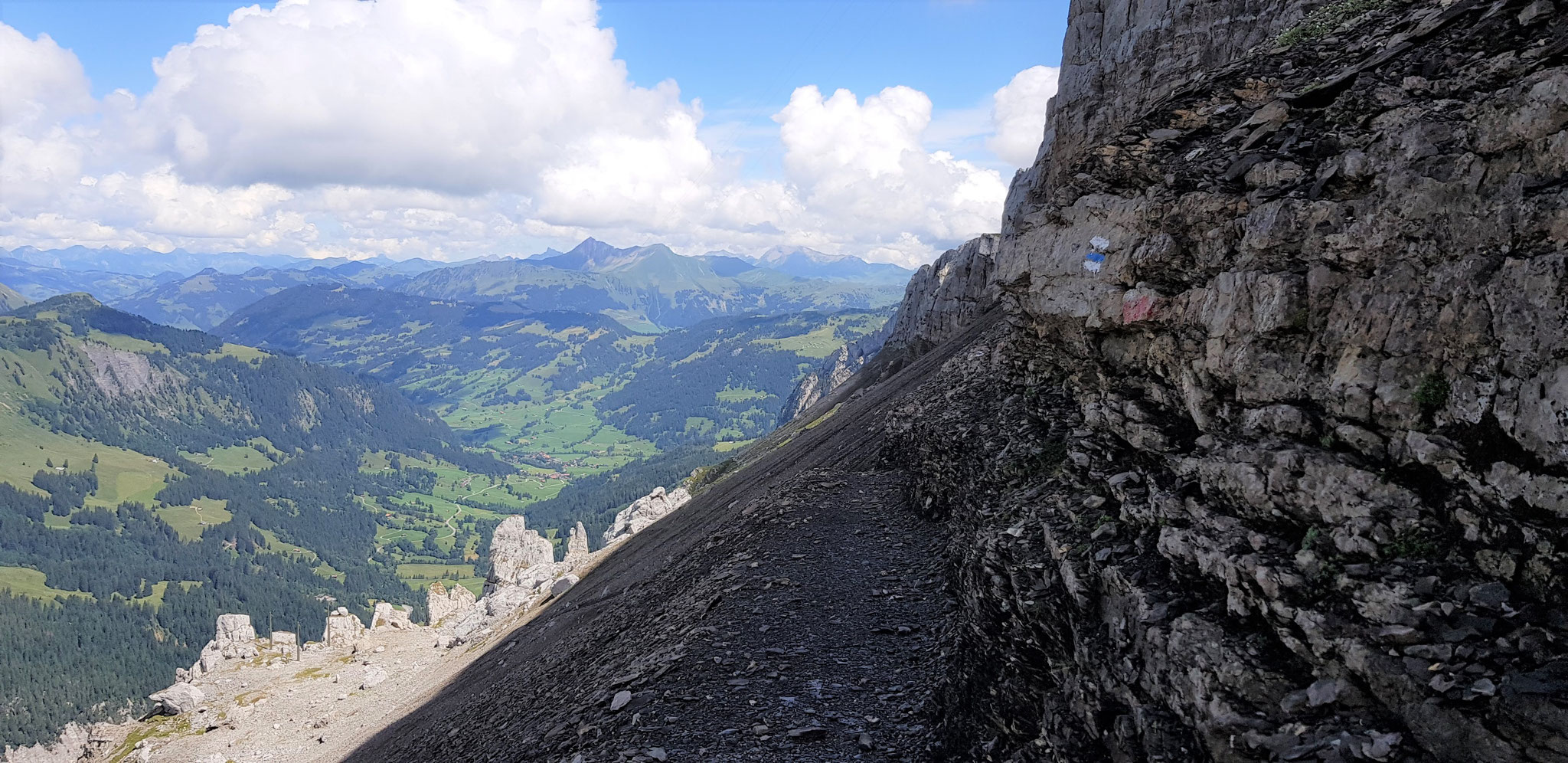 Traverse unter dem Gemskopf im Rückblick.