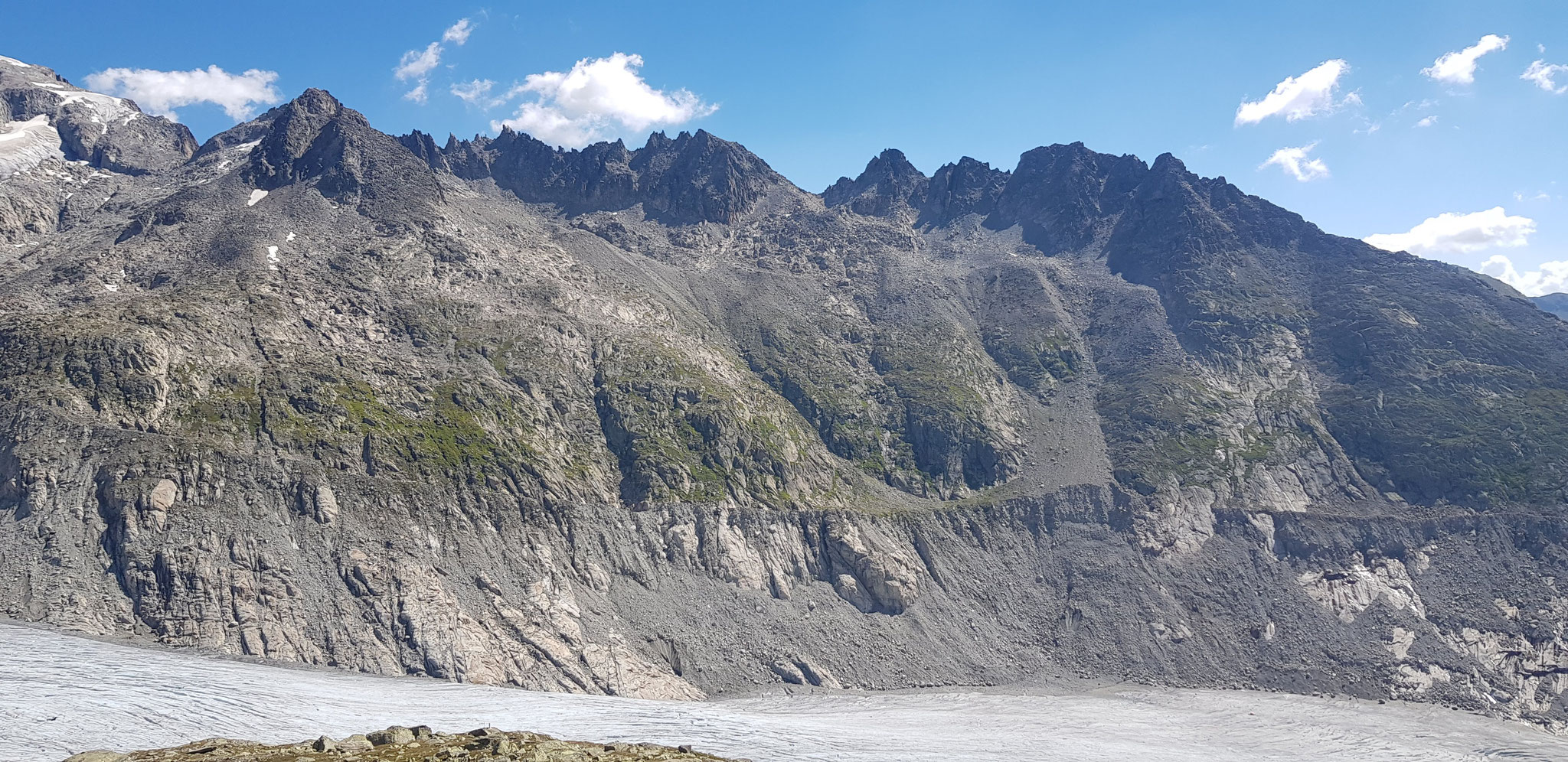 Sidelengrat: Wasserscheide östlich des Gletschers.
