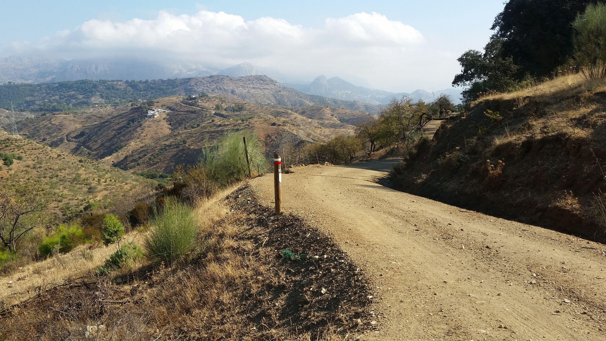 Richtung El Chorro. Am Horizont Sierra de Huma.