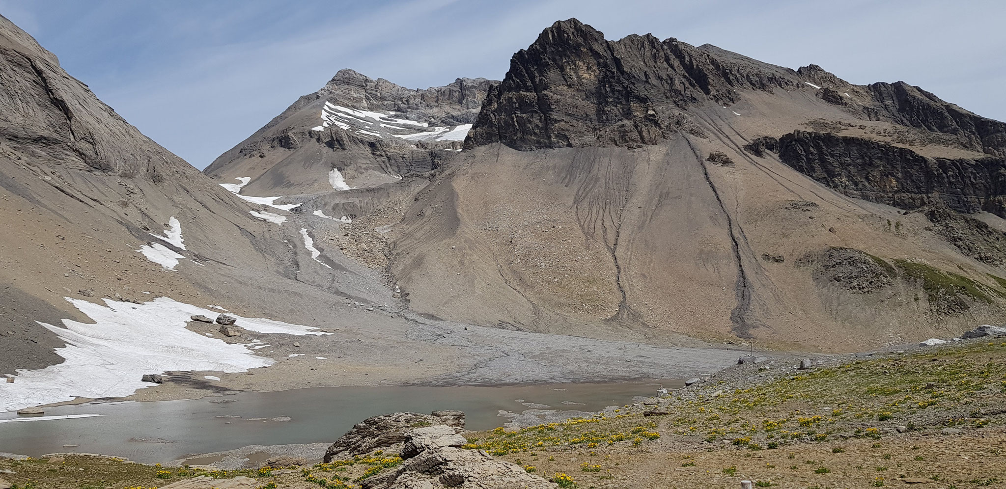 Geltenlücke und Wildhorn (links), Weg zum Col des Audannes (rechts oben).