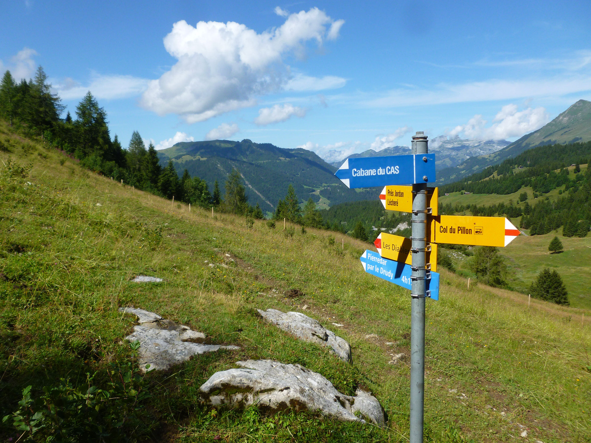 Ab hier gehts nur noch auf dem Alpinwanderweg.