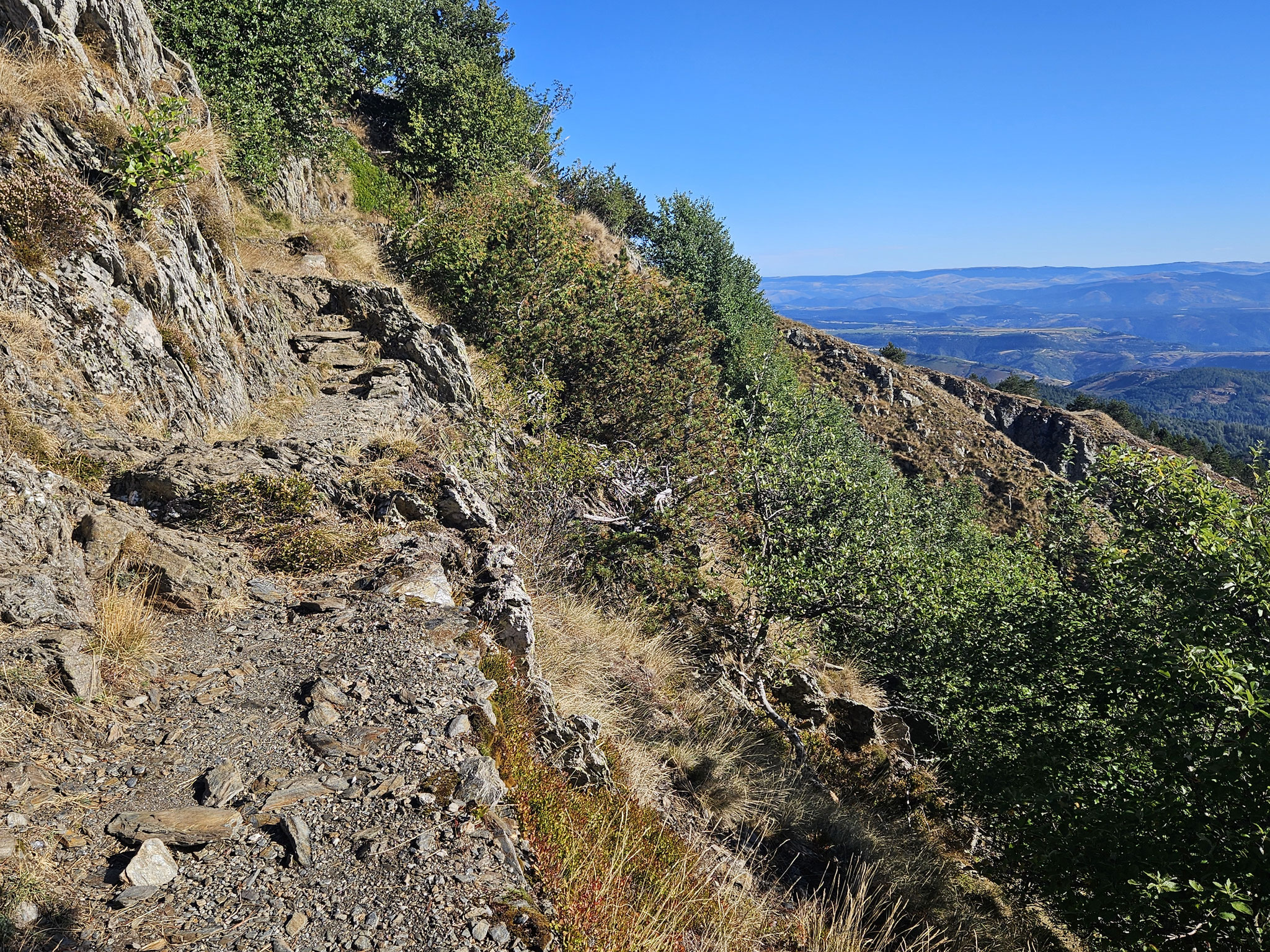 Mont Aigoual, Steilhang der vorgelagerten Kuppe.