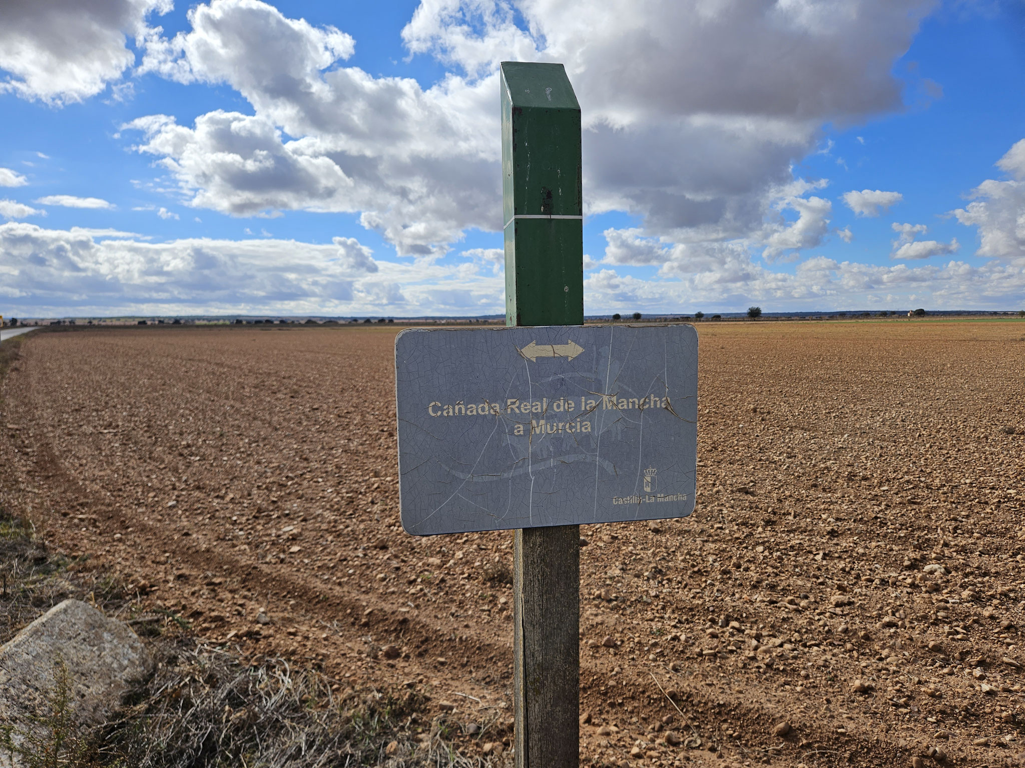 Richtung Minaya, Kreuzung eines Viehtrieb-Weges.