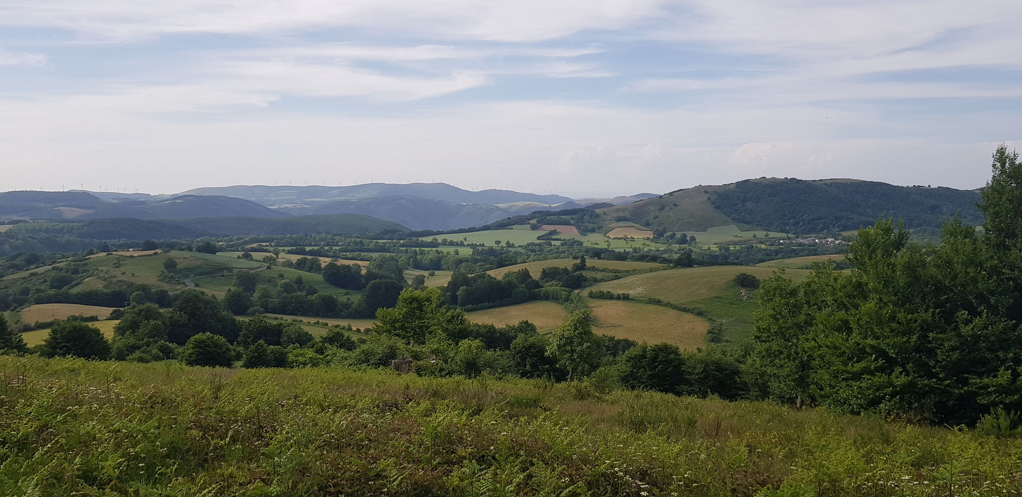 Vor Ginestet. Hinten Monts de Lacaune, rechts La Serre.