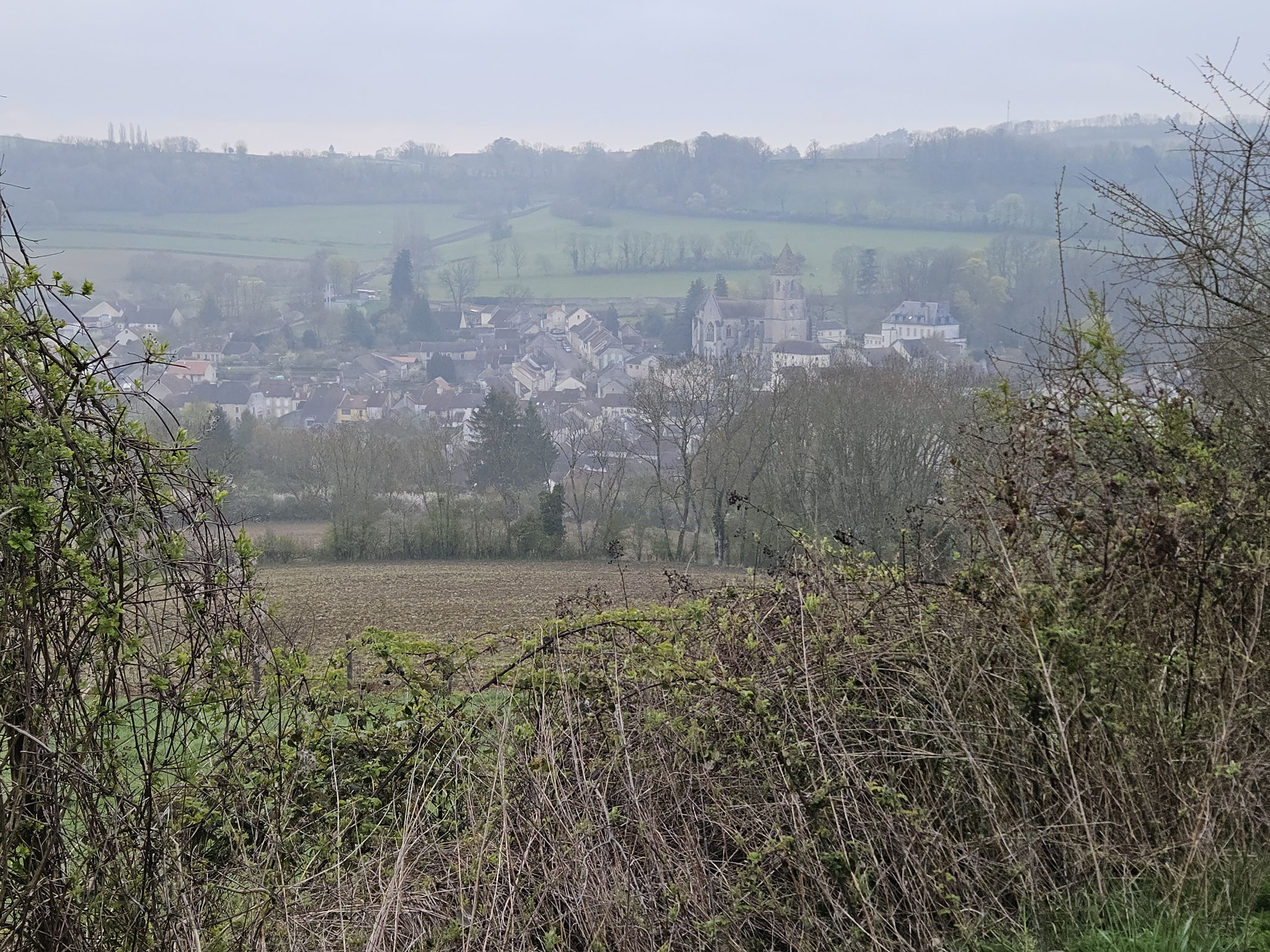 Rückblick auf Saint-Seine-l'Abbaye.