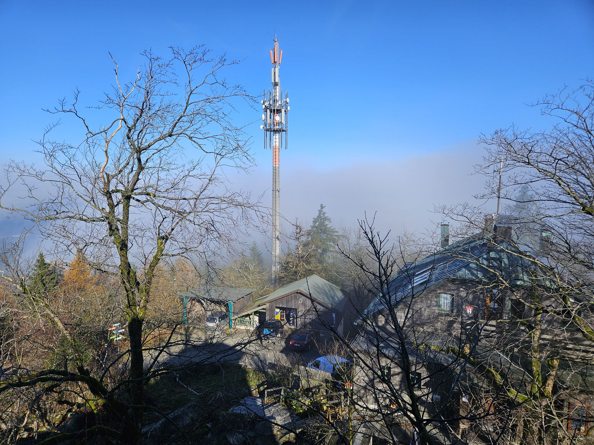 Kösseinehaus mit Funkturm.