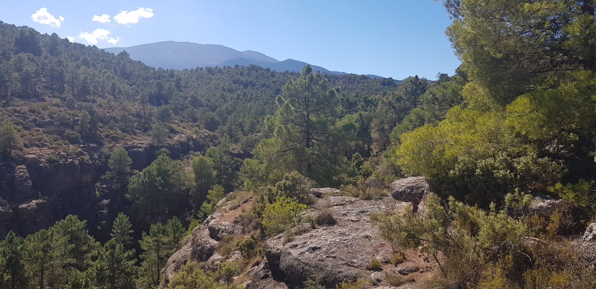 Noch ein Blick zurück zum Hauptrmassiv (vielleicht Santa Barbara).