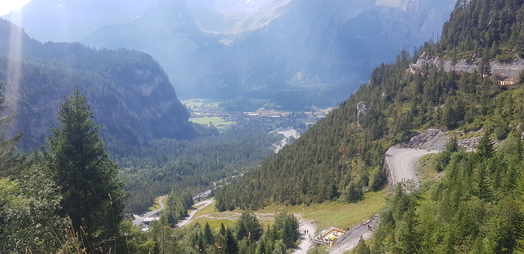 Aufstieg zum Oeschinensee, Blick auf Kandersteg.