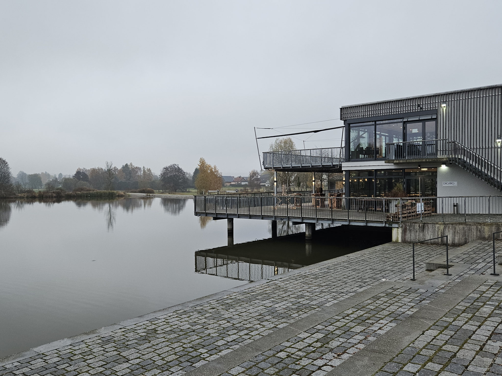 Tirschenreuth, Stadtteich mit Restaurant Seenario.