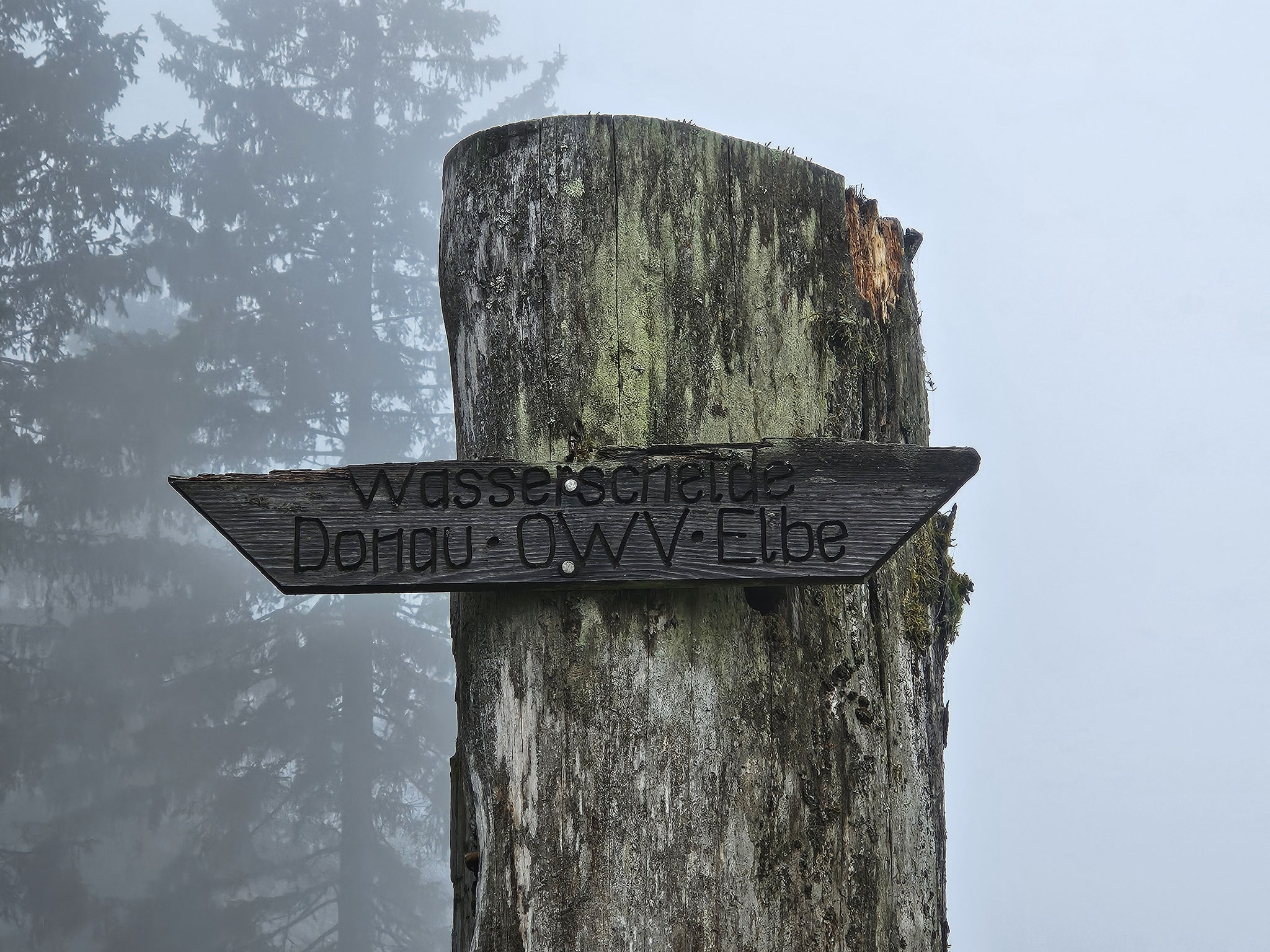 EHWS-Hinweis am Plattenweg.