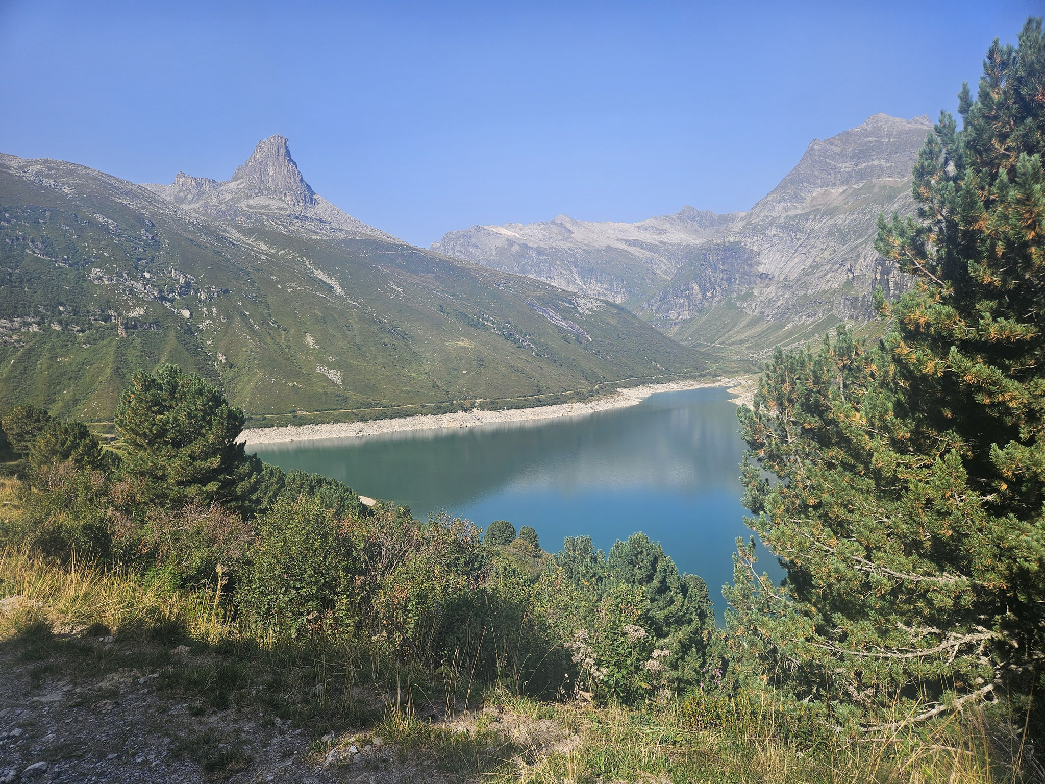 Zverevreilasee Ostseite, Rückblick Richtung Länta.