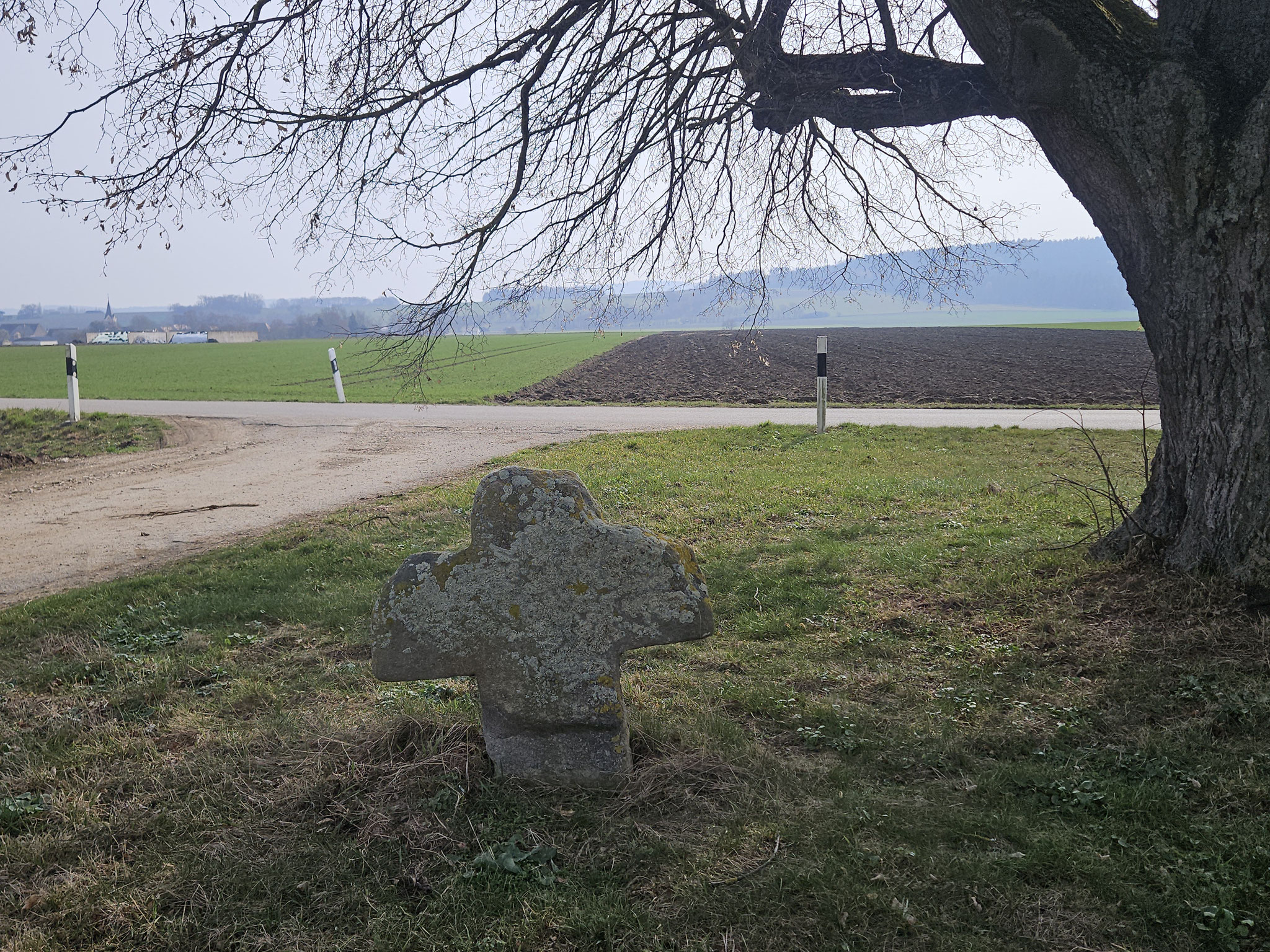 Steinkreuz vor Kattenhochstatt.