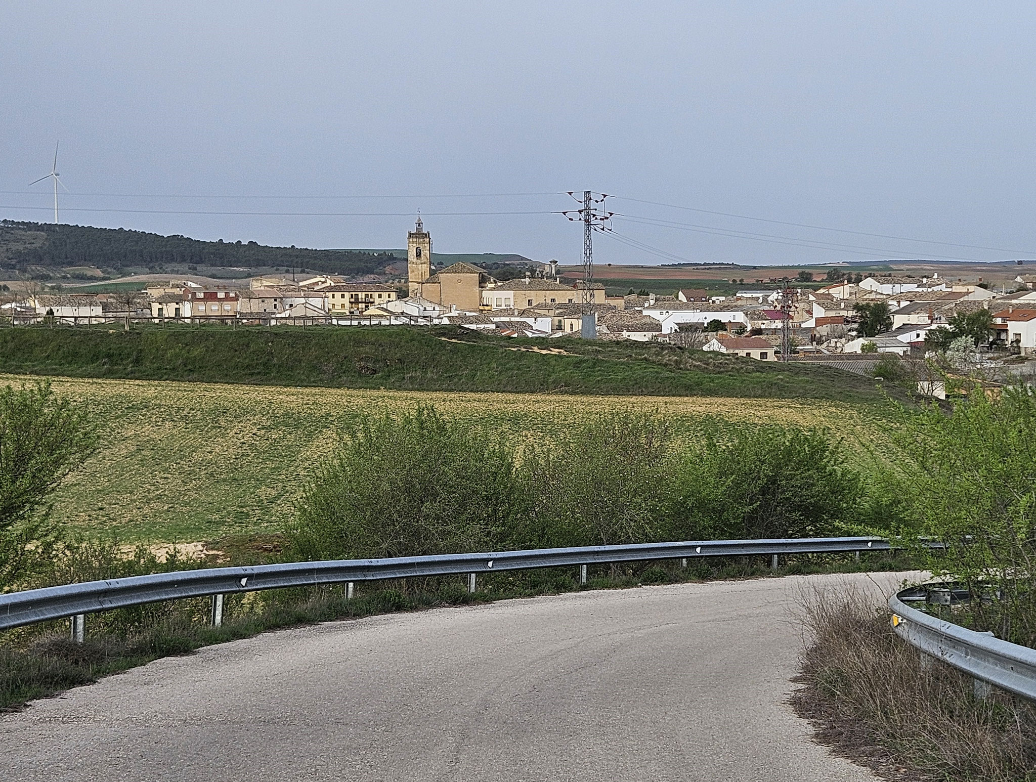 Blick zurück auf Carrascosa del Campo.