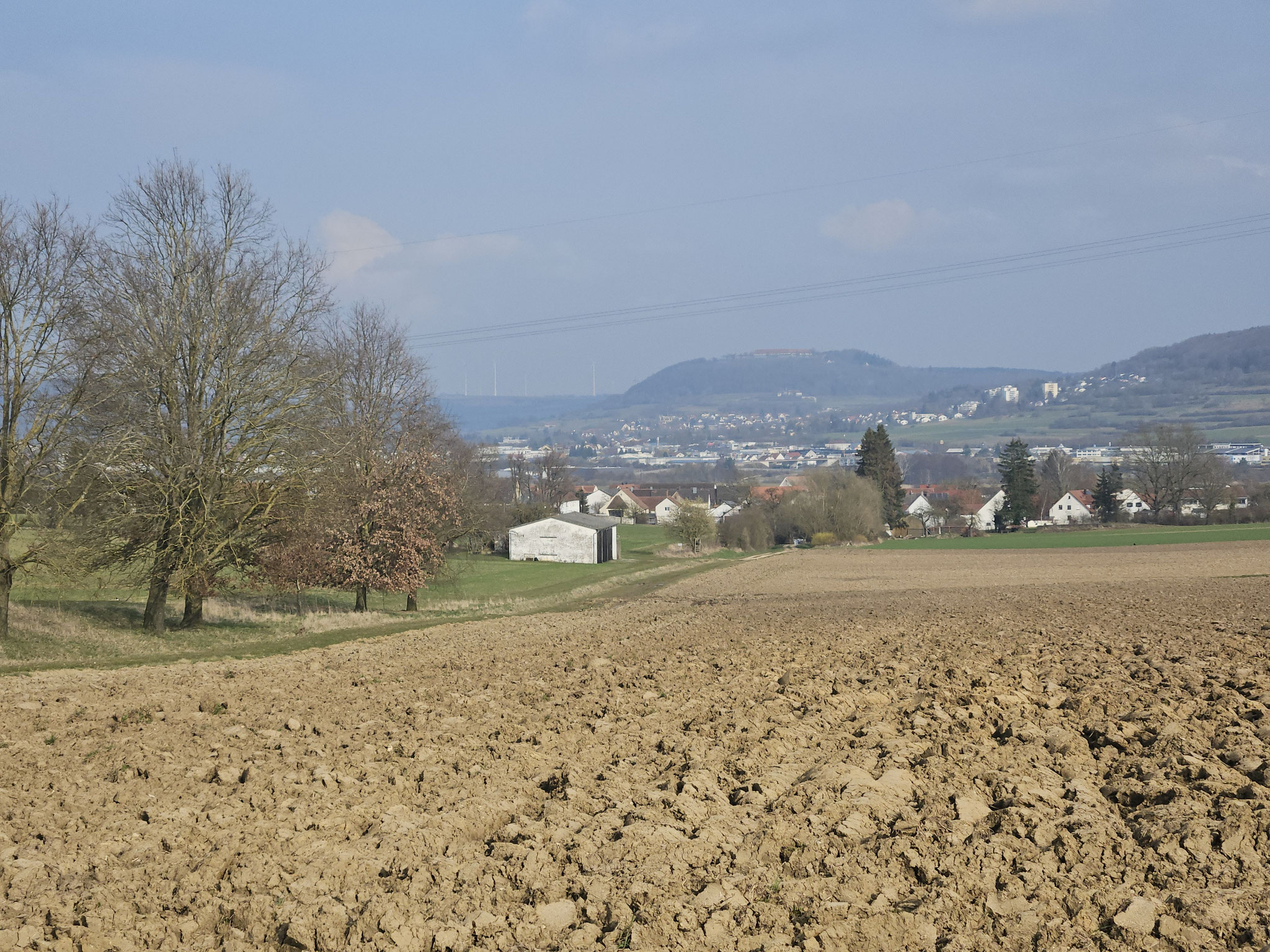 Am Hungerberg. Blick über Weissenburg zur Wülzburg.