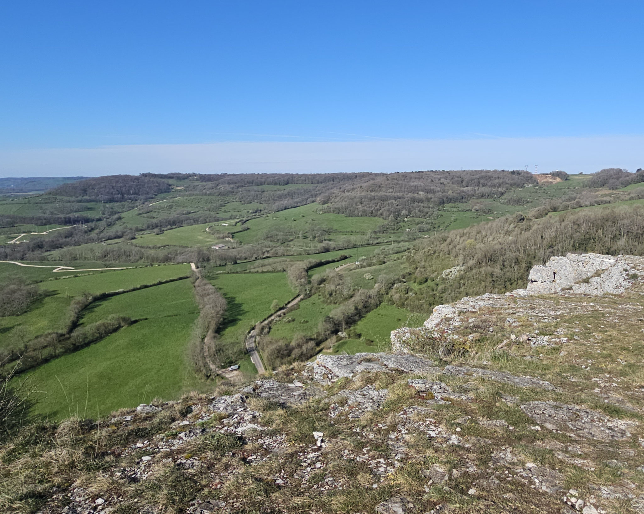 Falaises de Baulme, Blick auf EHWS-Linie.