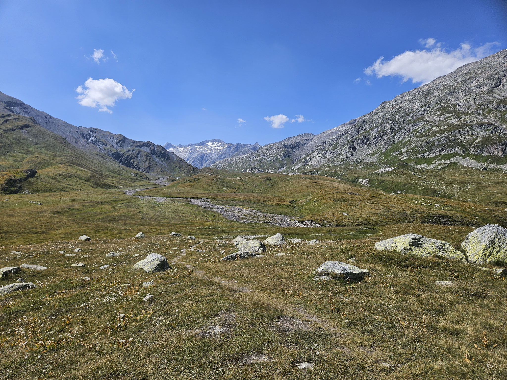 Crap la Crusch, Blick zurück Richtung Greinapass und Piz Medel.