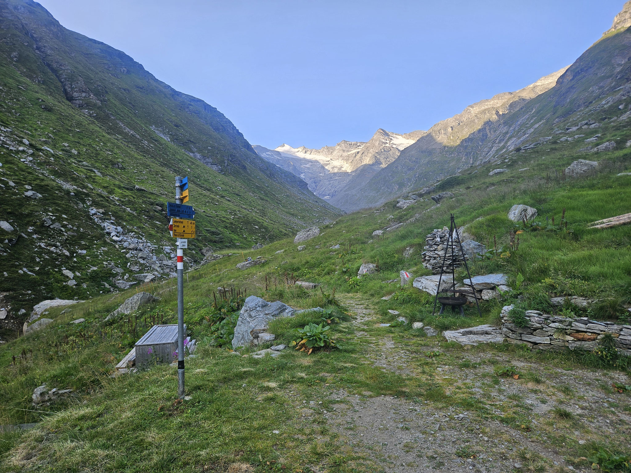Bei der Läntahütte, Blick zum Rheinwaldhorn.