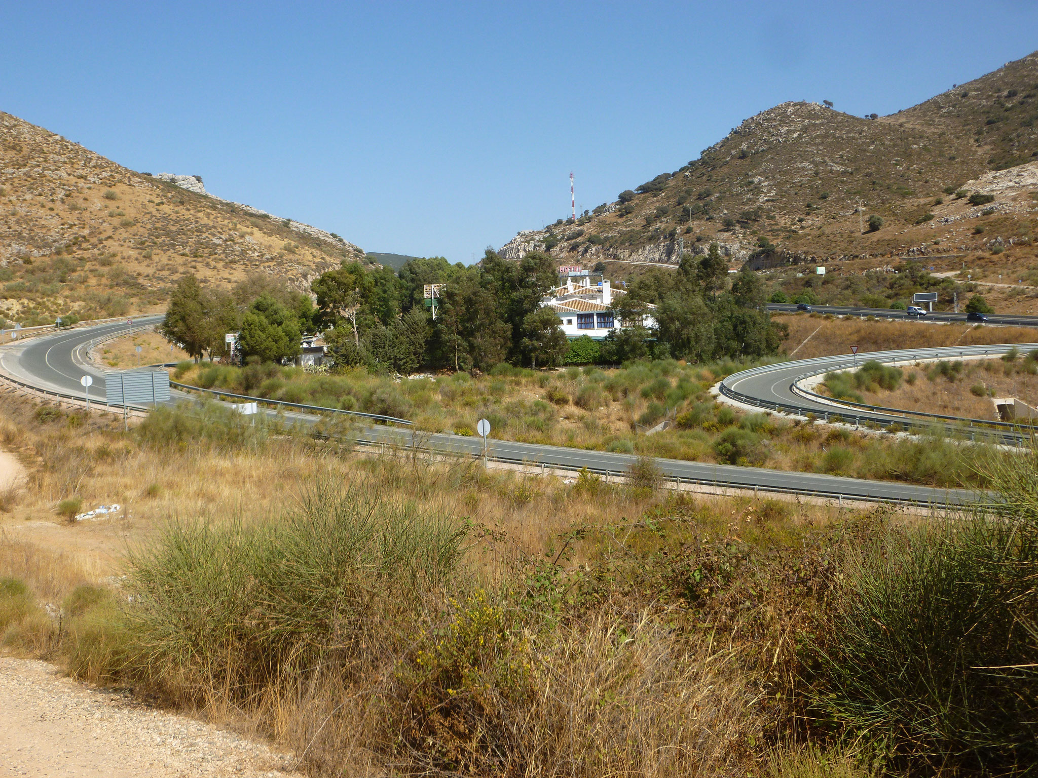 Hotel Las Pedrizas, zwischen Autobahn und Provinzstrasse.