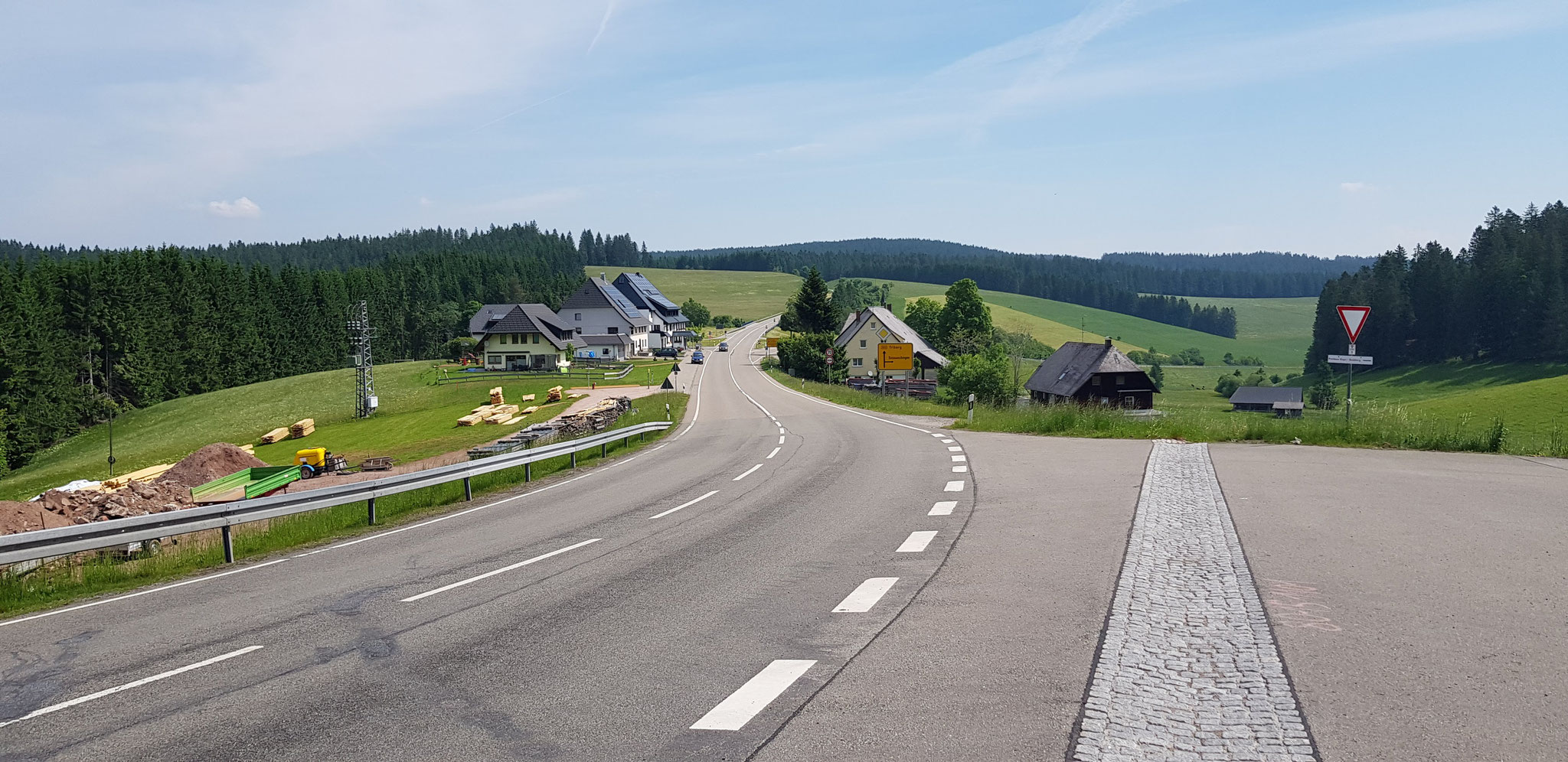 Kalte Herberge mit Bundesstrasse B500.