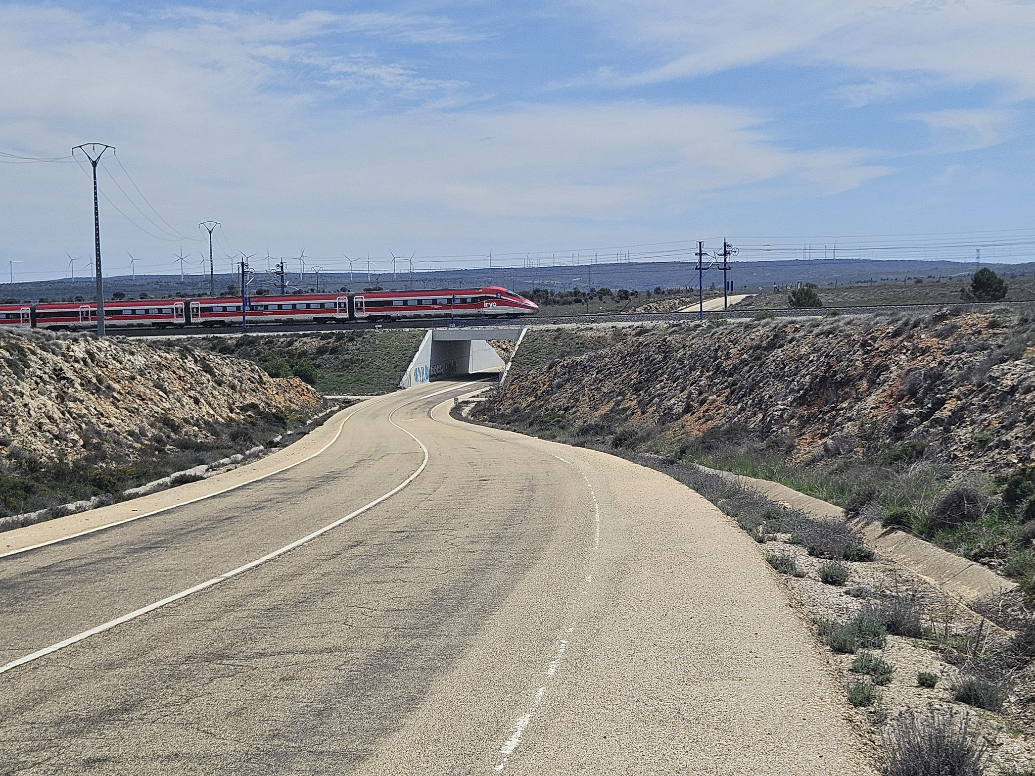 Low speed meets high speed: AVE-Linie Madrid-Zaragoza.